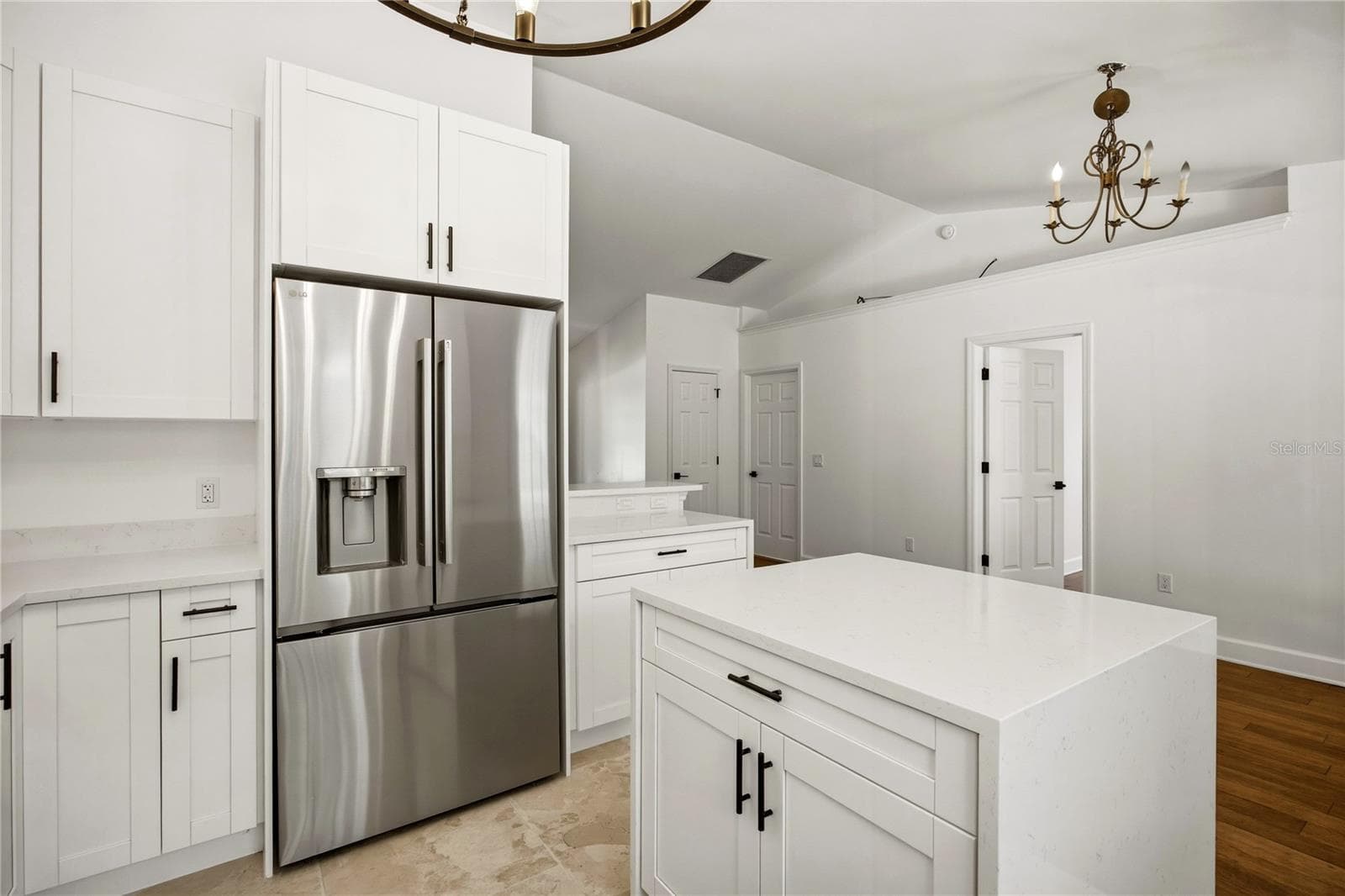 Kitchen Island with Rainfall Counters - 14810 NW 185 ST, WILLISTON