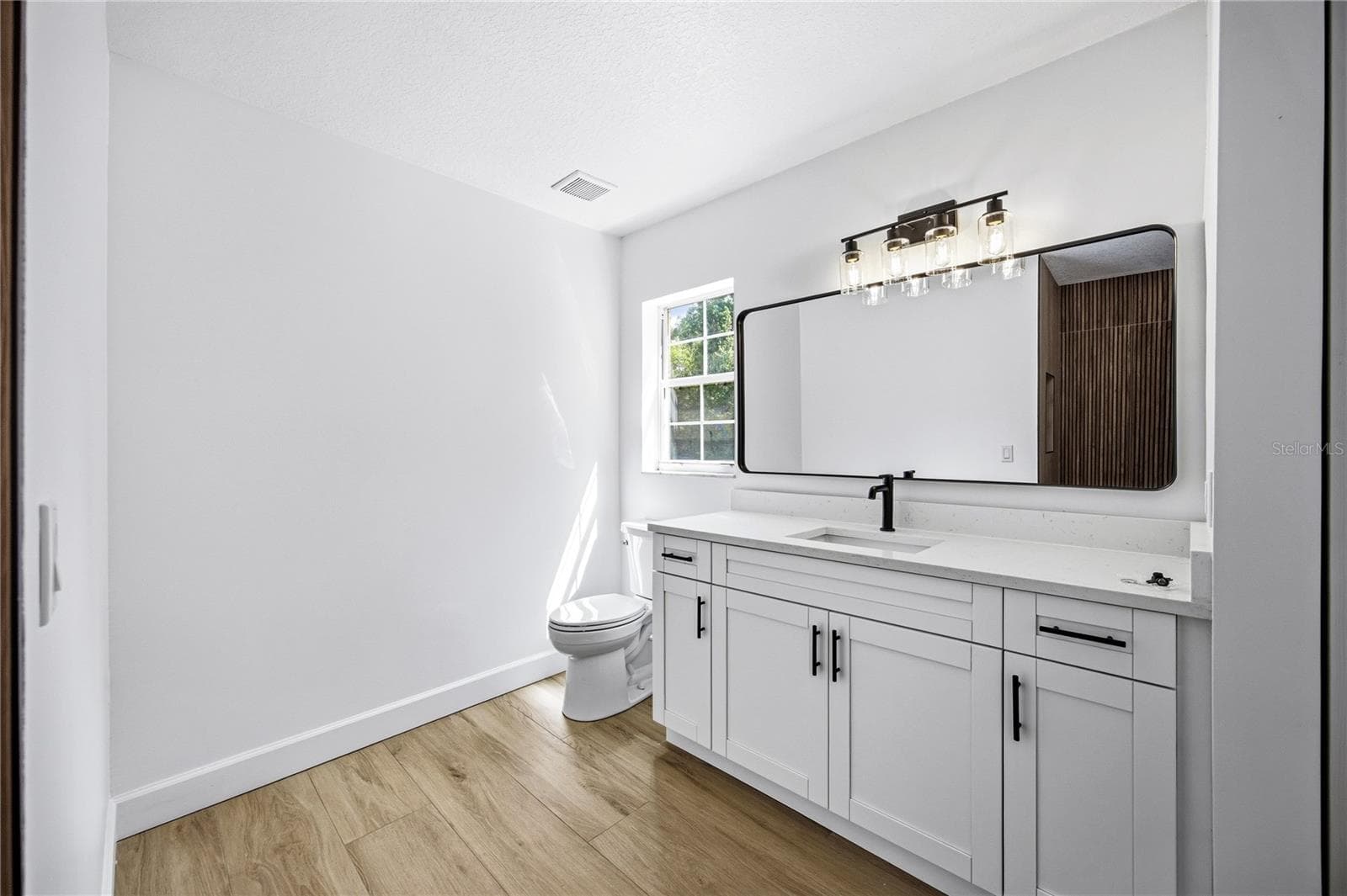 Bathroom #1 - 14810 NW 185 ST, WILLISTON