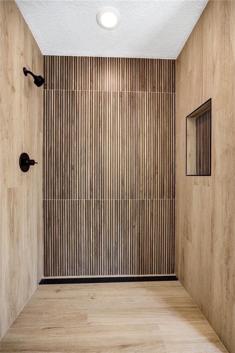 Shower #1 - 14810 NW 185 ST, WILLISTON