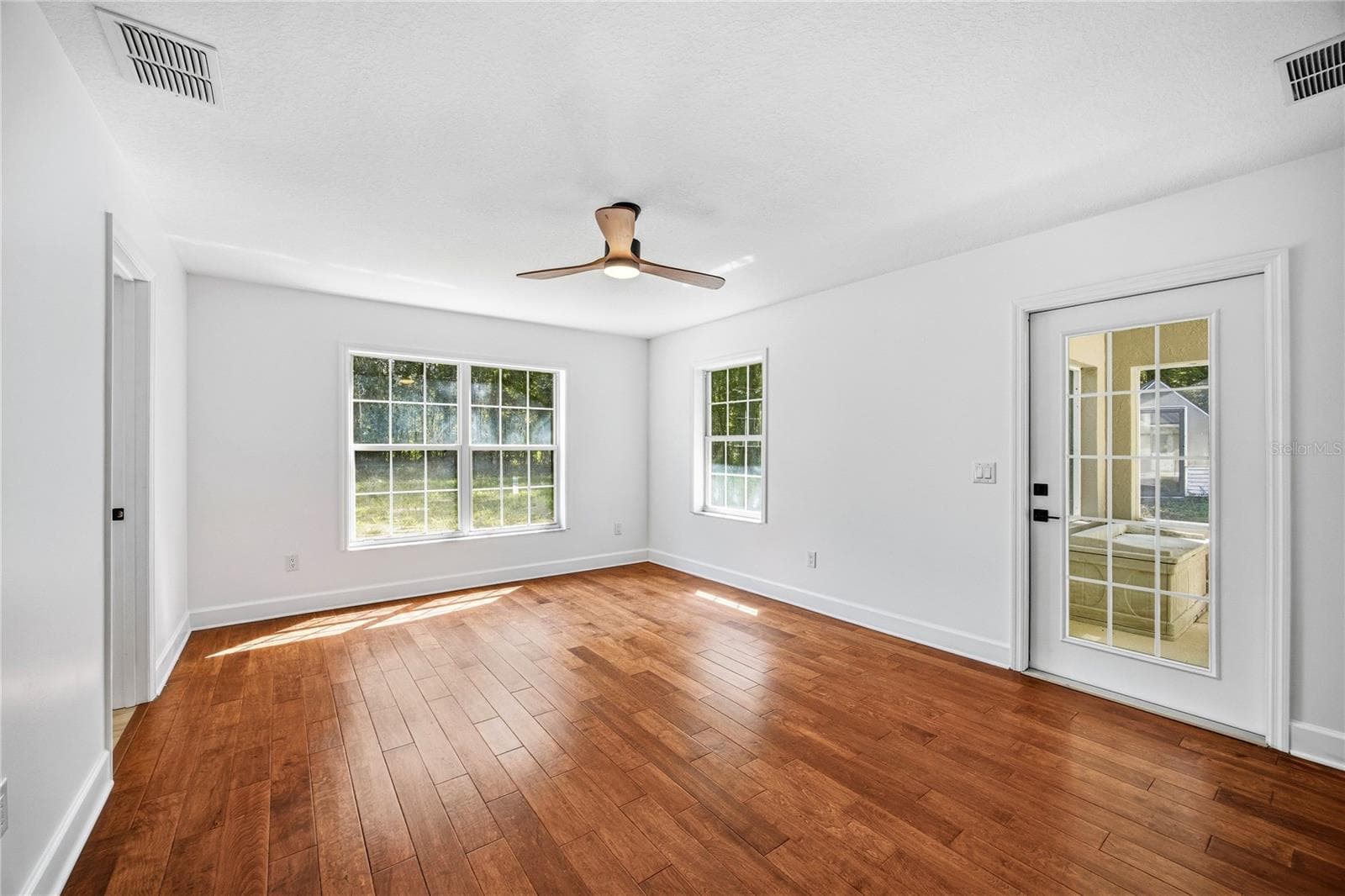 Room - 14810 NW 185 ST, WILLISTON