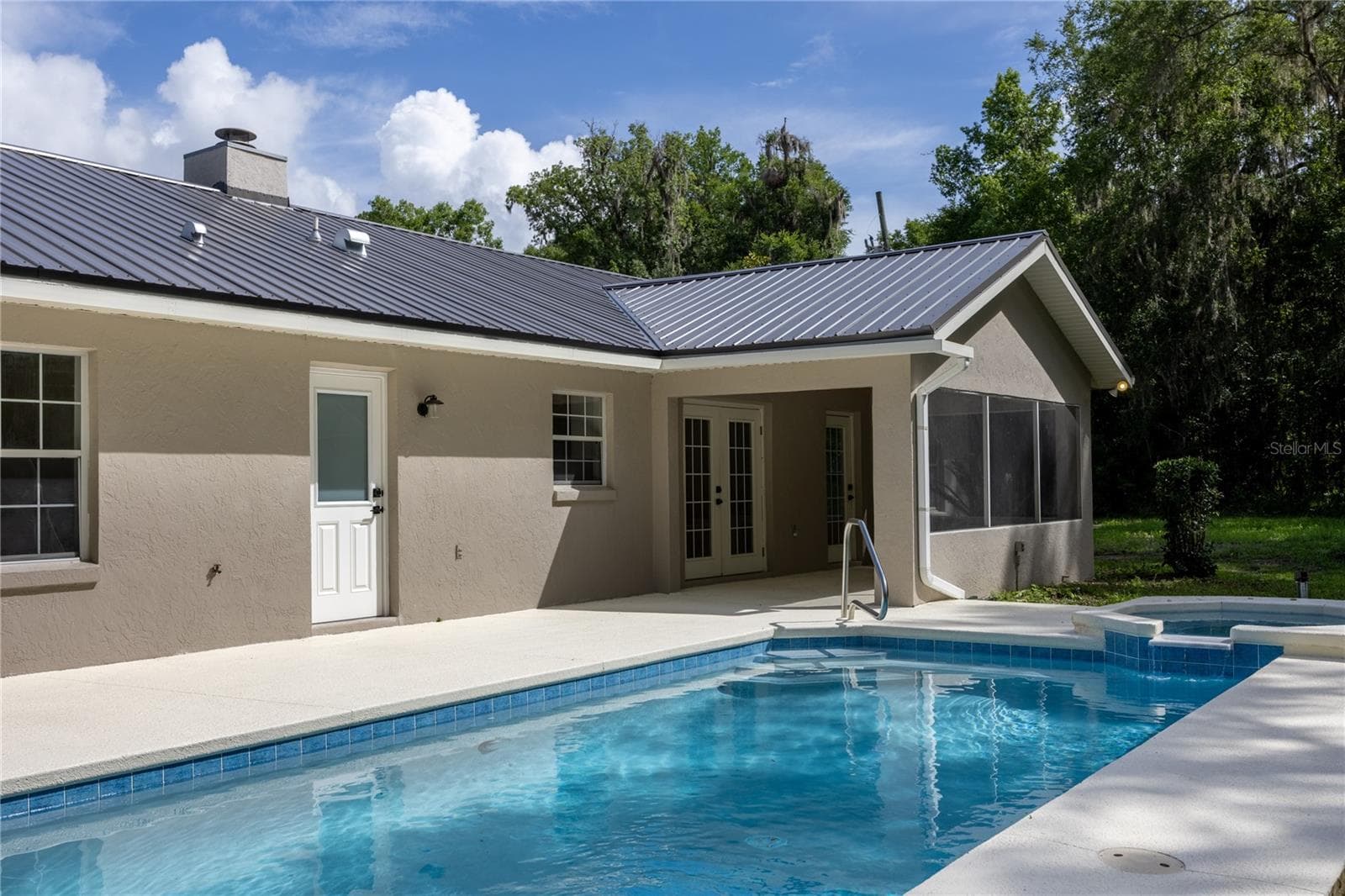 New Pool with Covered Patio - 14810 NW 185 ST, WILLISTON