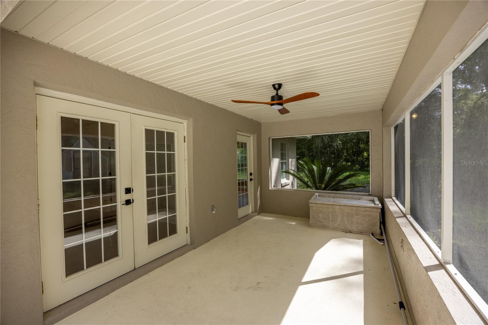 Screened Terrace near pool - 14810 NW 185 ST, WILLISTON