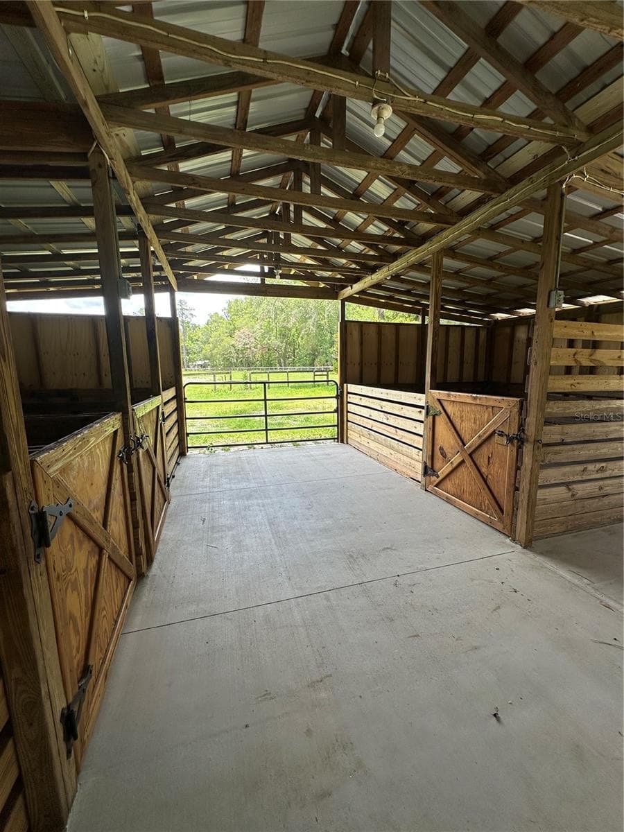 Barn - 14810 NW 185 ST, WILLISTON