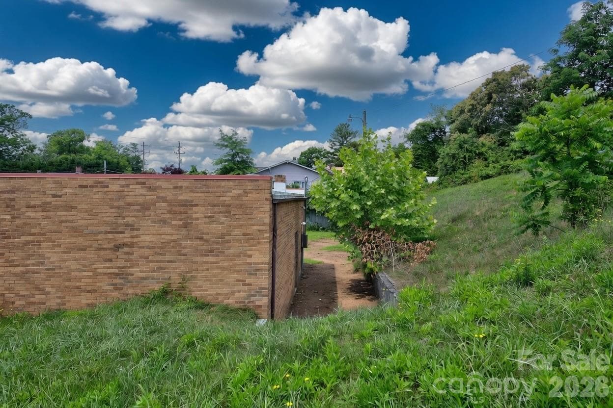 Side and Rear View - 193 Walnut Avenue, Spruce Pine