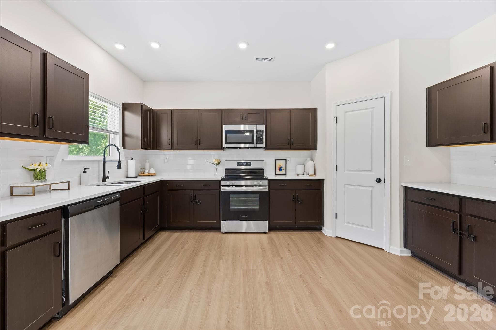 Single Family Residence at 6230 Gala Lane, Charlotte, photo 2 of 39