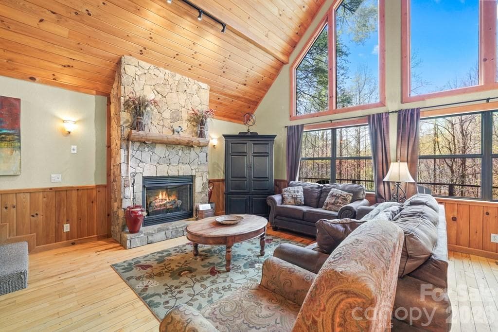 Single Family Residence at 210 Chickadee Drive, Bryson City, photo 6 of 31