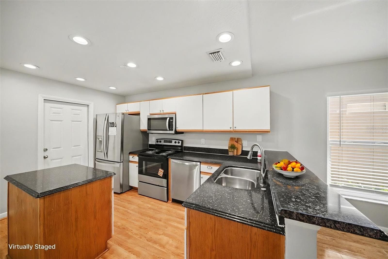 Virtually Staged - 2424 CAMDEN OAKS PL, VALRICO
