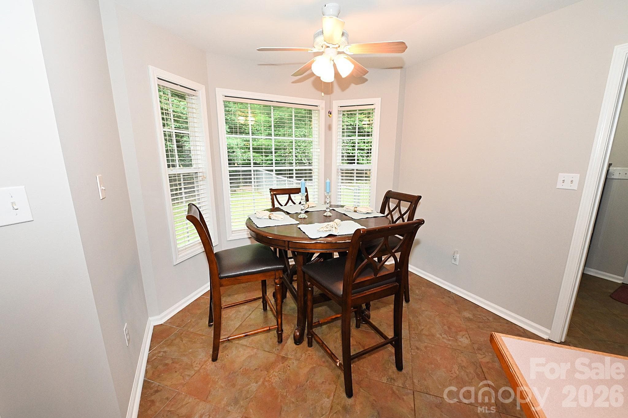 Dining area - Newton