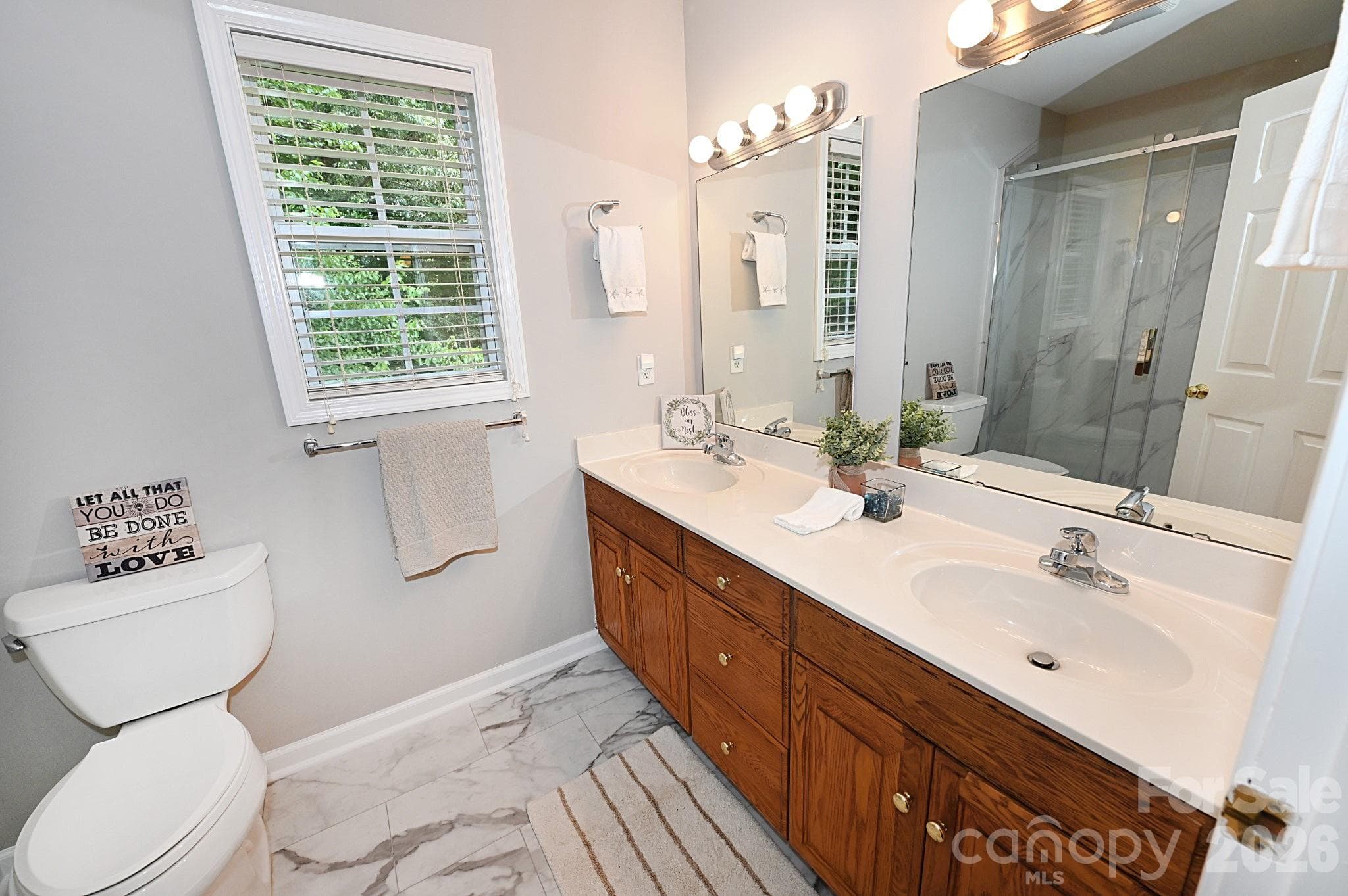 Primary bathroom - Newton