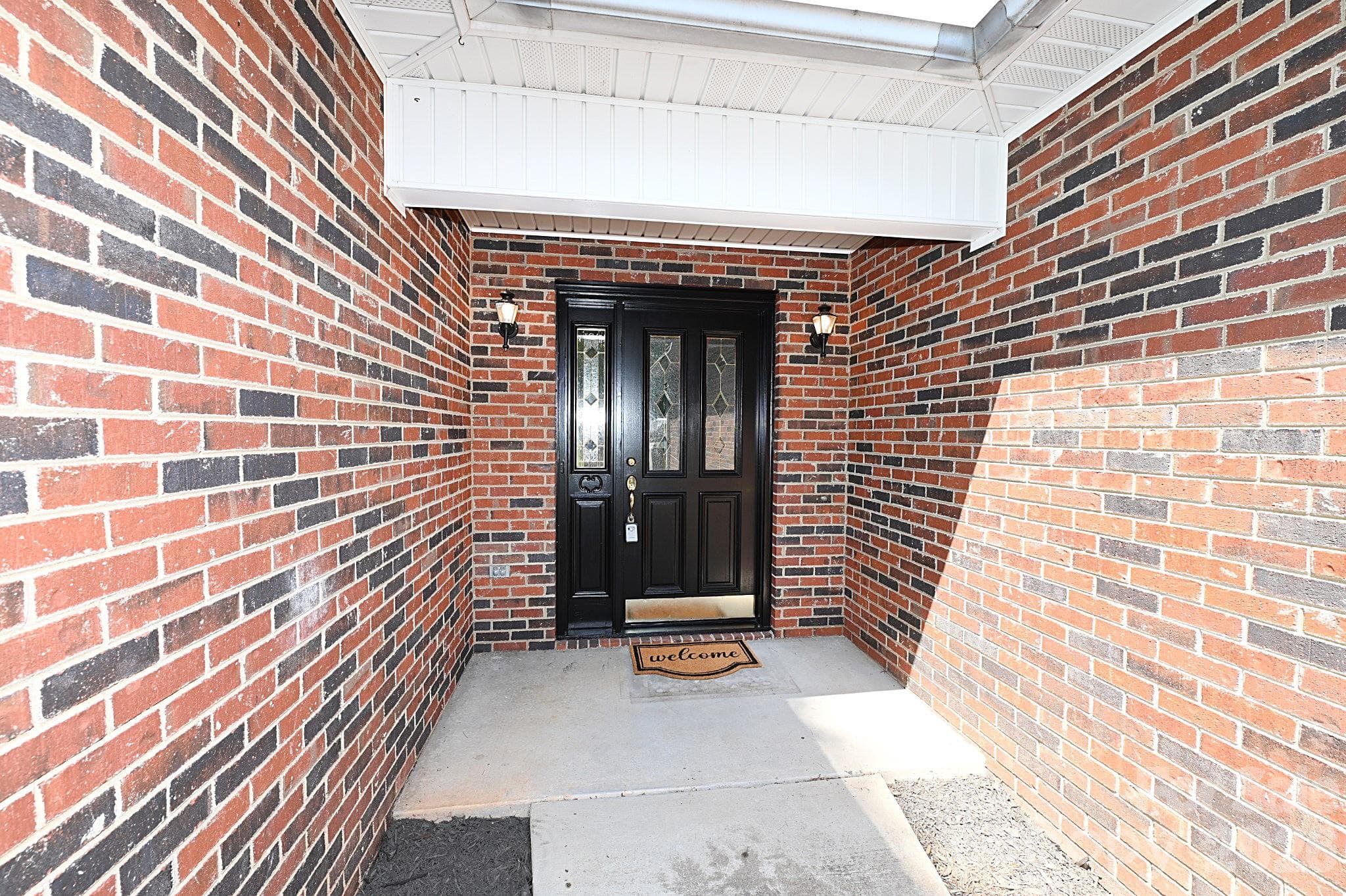 Don't miss the opportunity to own this home ! - Newton