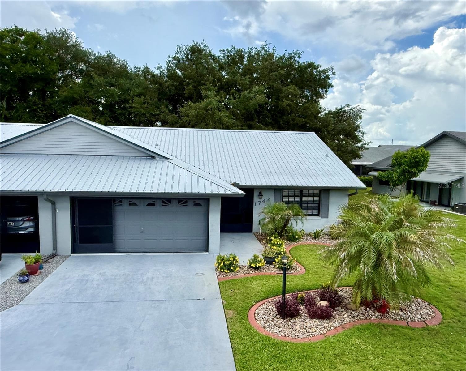1742 W ORANGEWOOD PL
