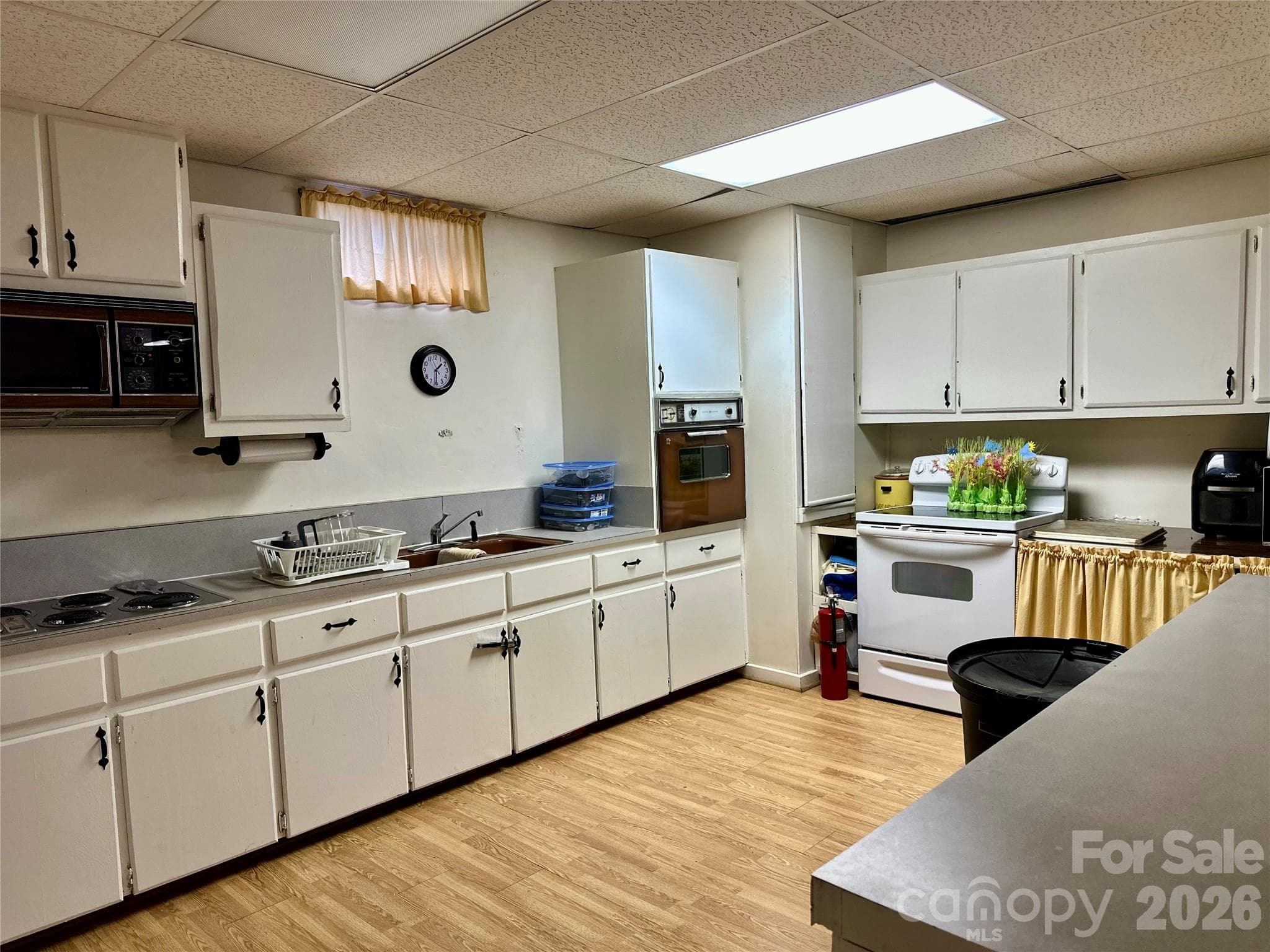 Basement Kitchen area - 422 US Highway 19E Highway, Spruce Pine