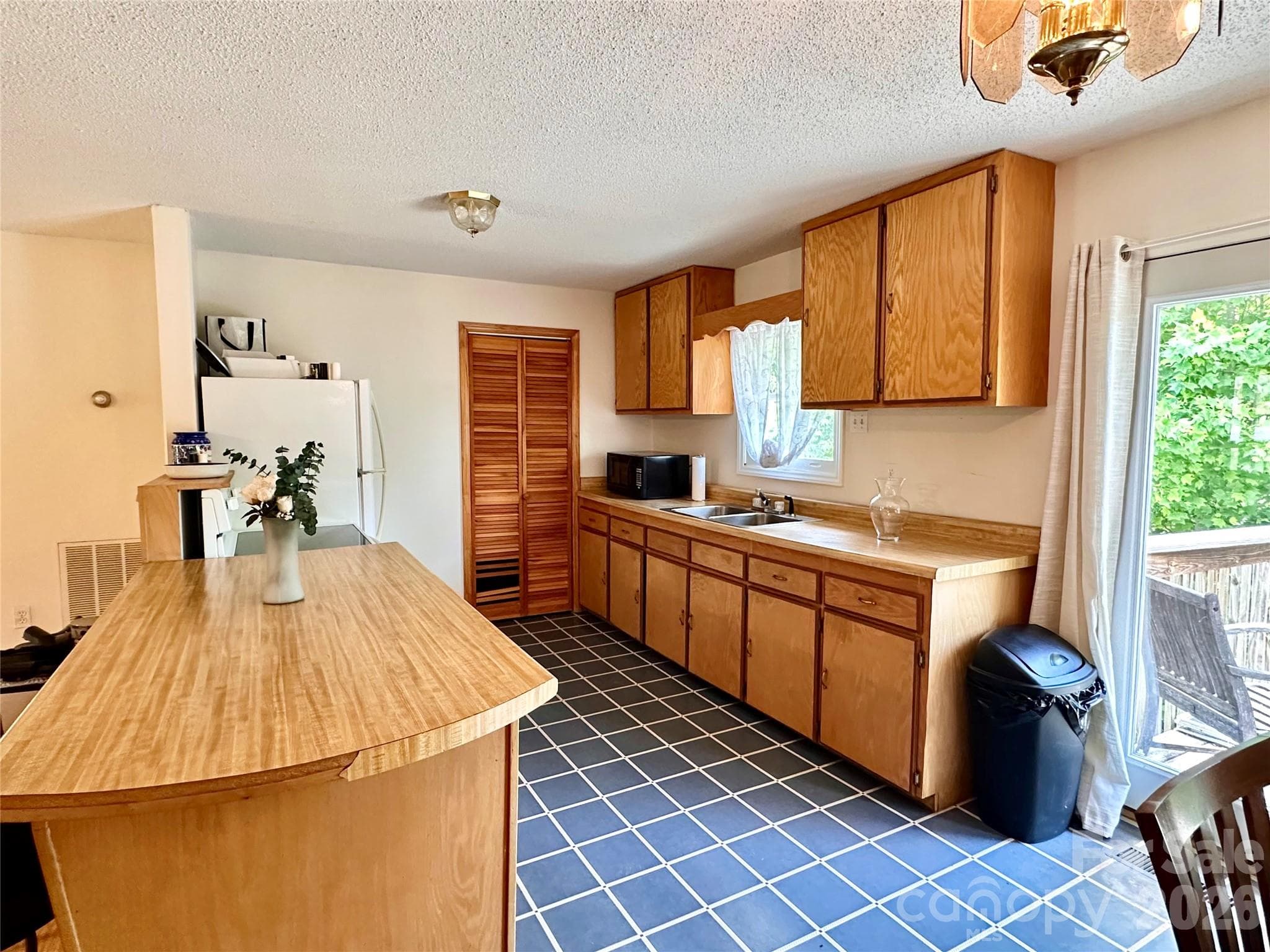 House Kitchen-Main Level - 422 US Highway 19E Highway, Spruce Pine