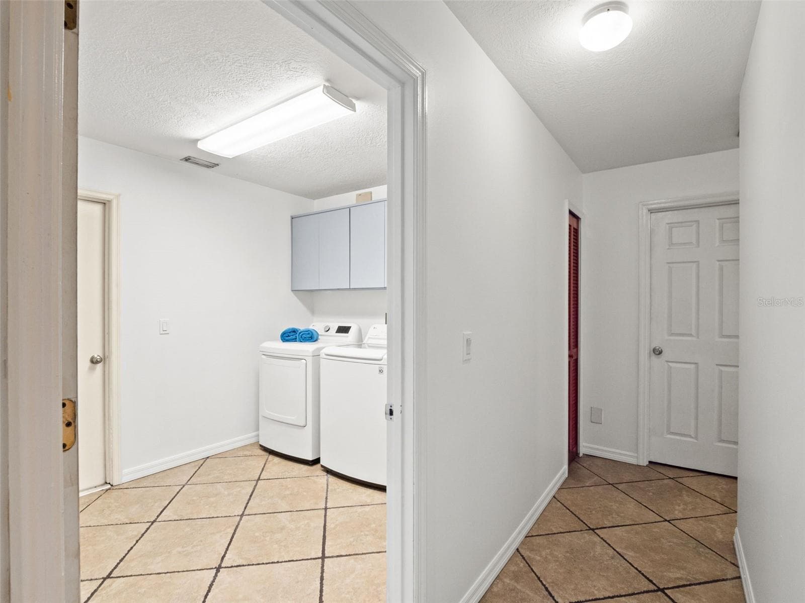Spacious Interior Laundry Room - 3501 HILL STREAM AVE, APOPKA