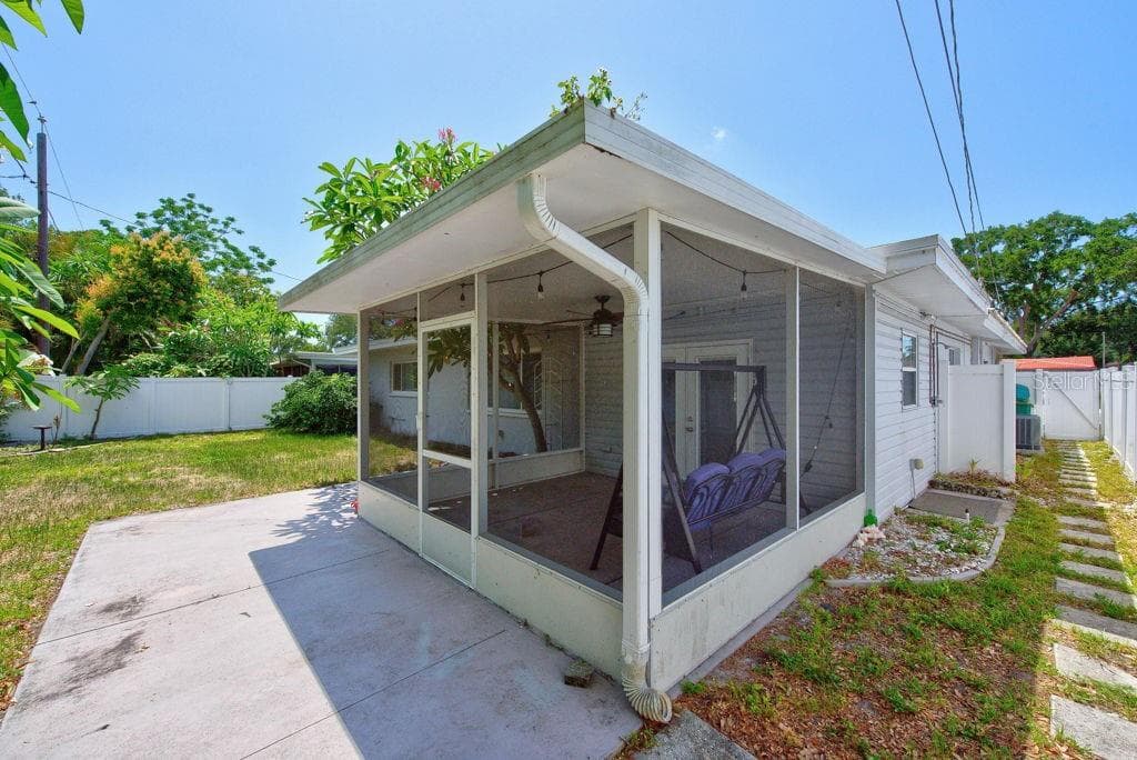 Single Family Residence at 2159 GREENBRIAR BLVD, CLEARWATER, photo 39 of 50