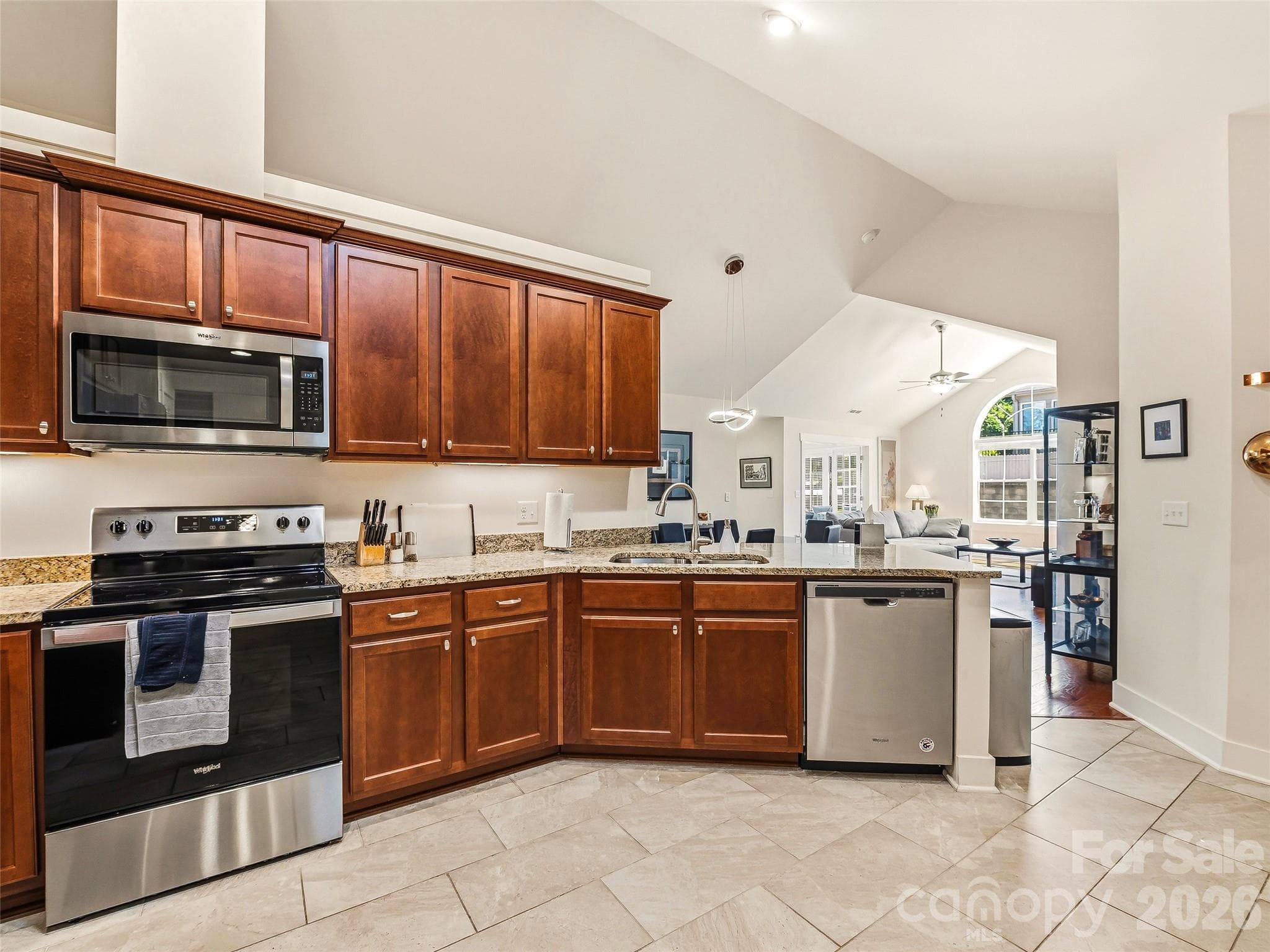 Bright and Airy Kitchen - 39 Braeburn Way, Flat Rock