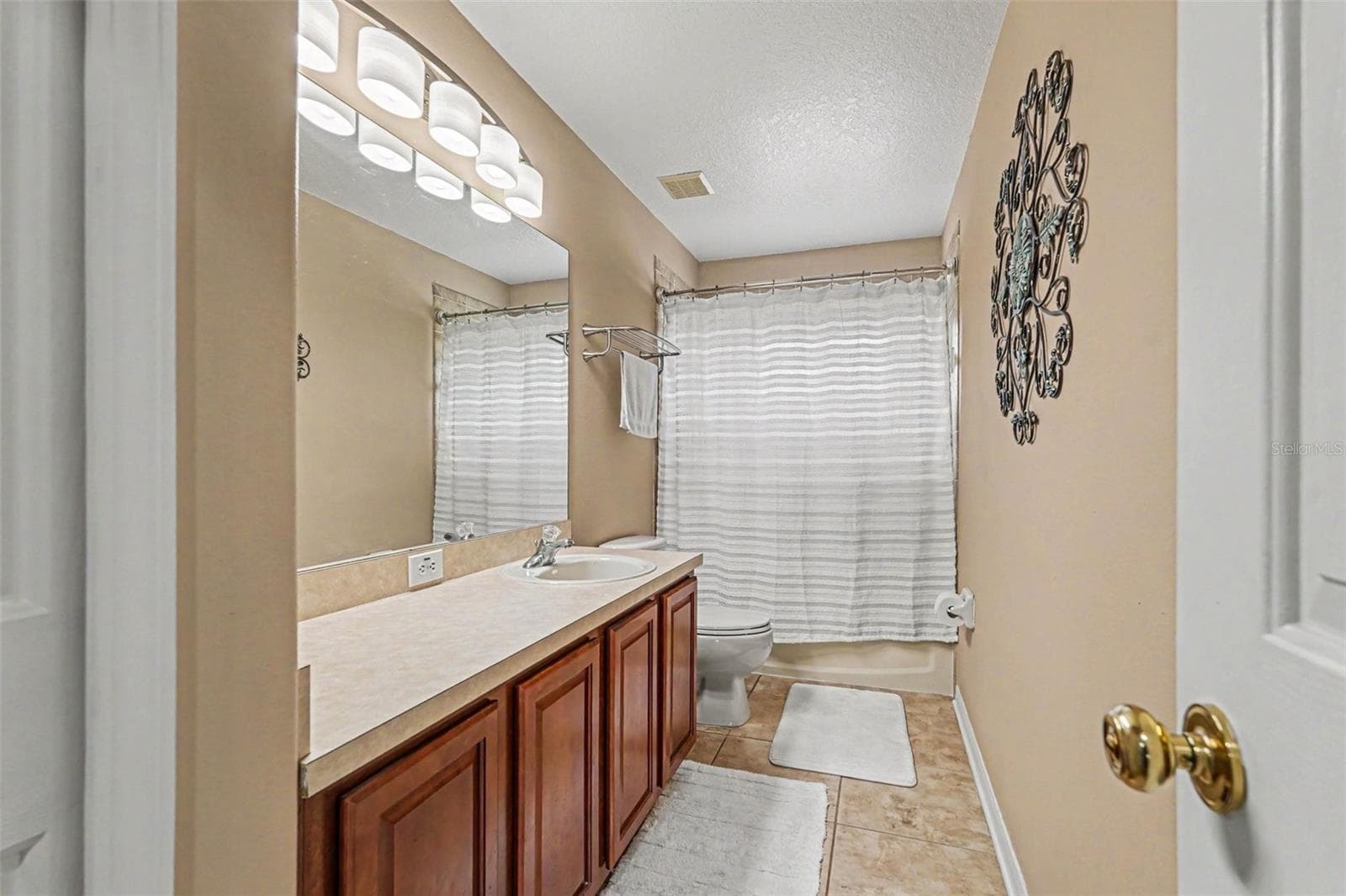 Single Family Residence at 12915 CARLINGTON LN, RIVERVIEW, photo 19 of 38
