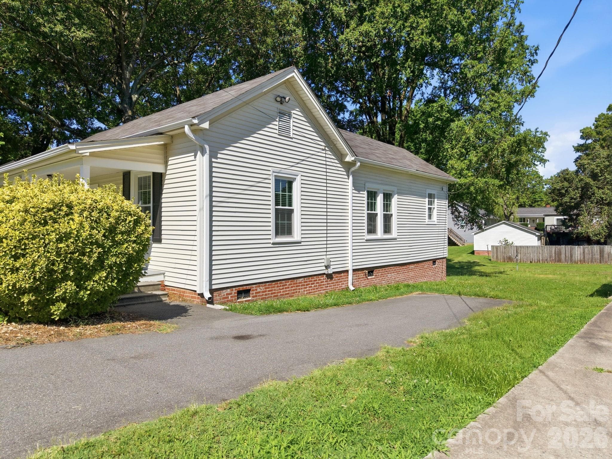 Single Family Residence at 306 York Avenue, Kannapolis, photo 3 of 39
