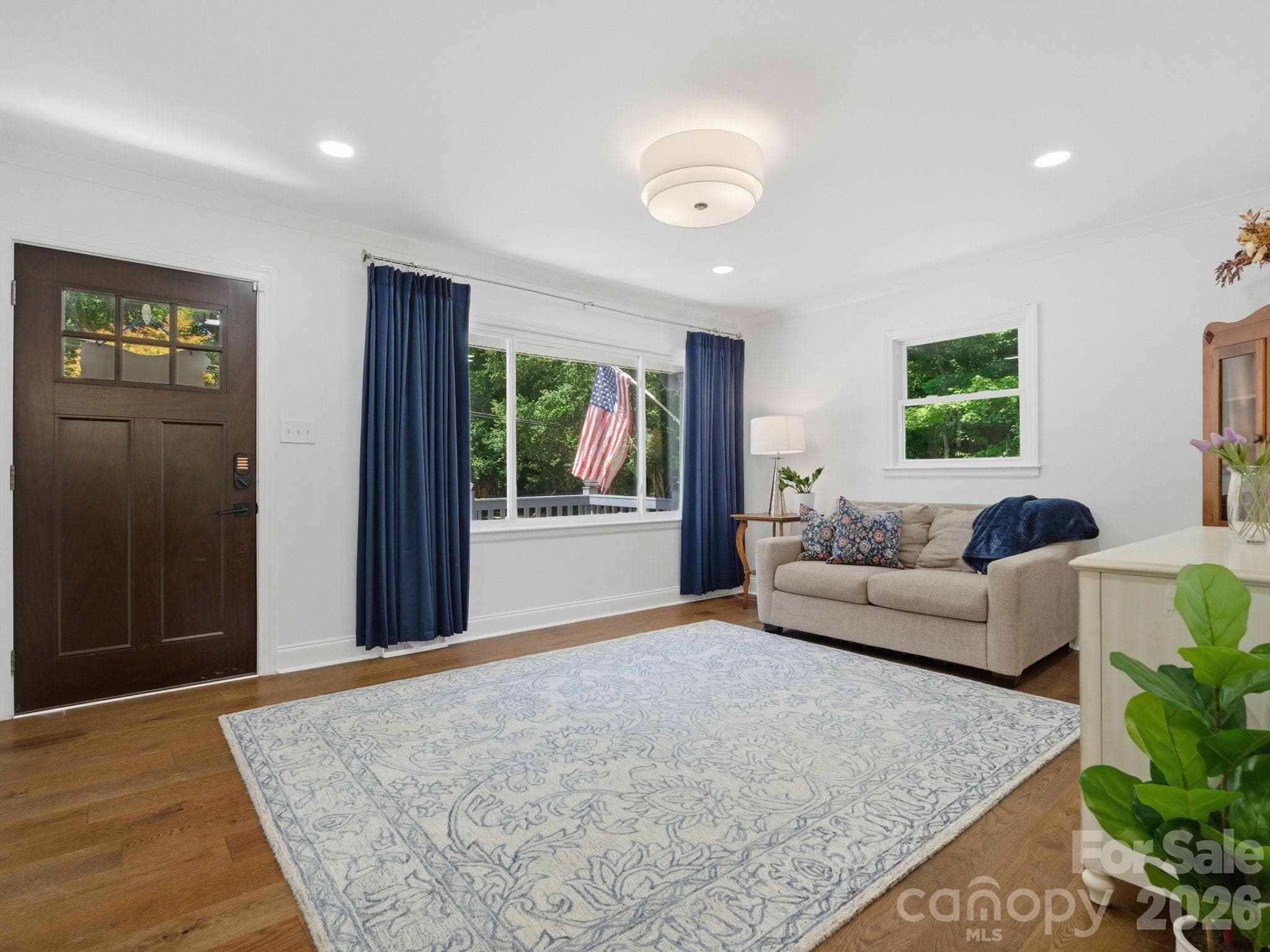 Bright Living Room - Charlotte