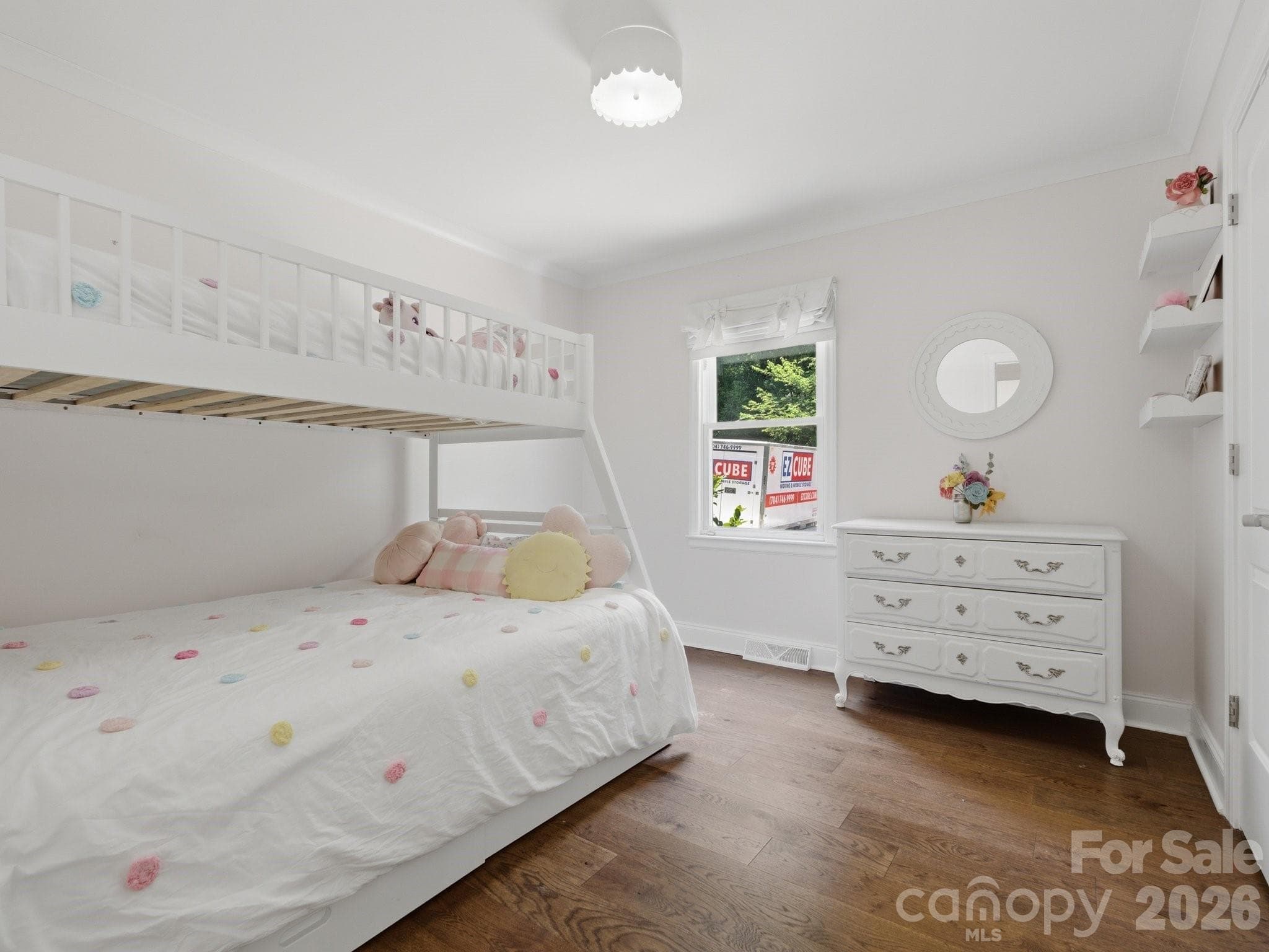 Guest Bedroom 1 - Charlotte