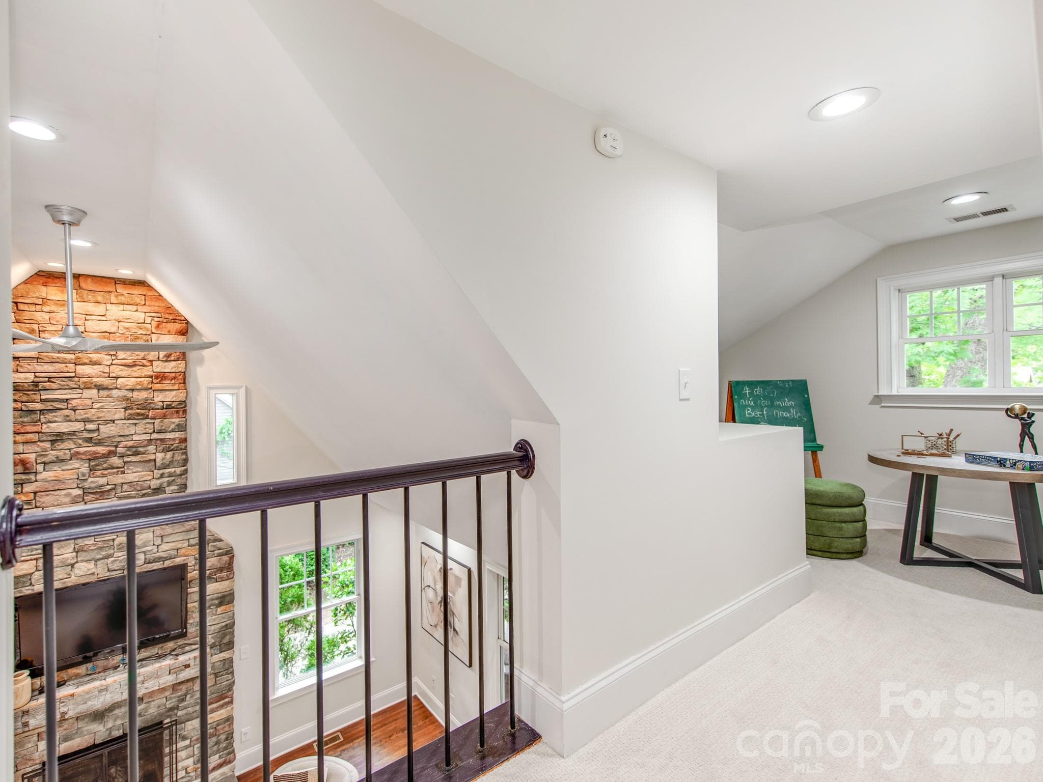Great Loft Area of Additional Office or Kids Play - Charlotte