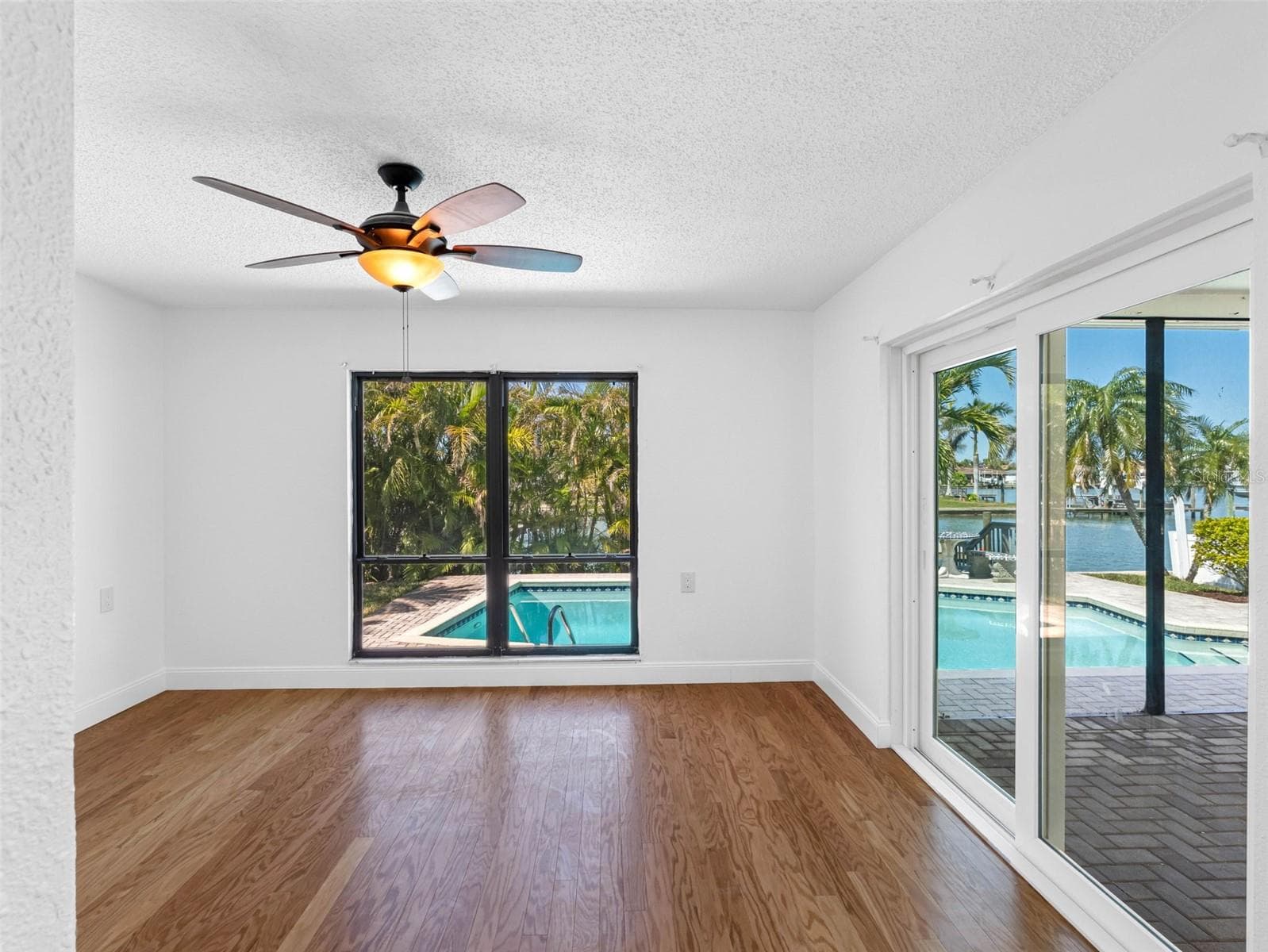 Single Family Residence at 562 JOHNS PASS AVE, MADEIRA BEACH, photo 38 of 89