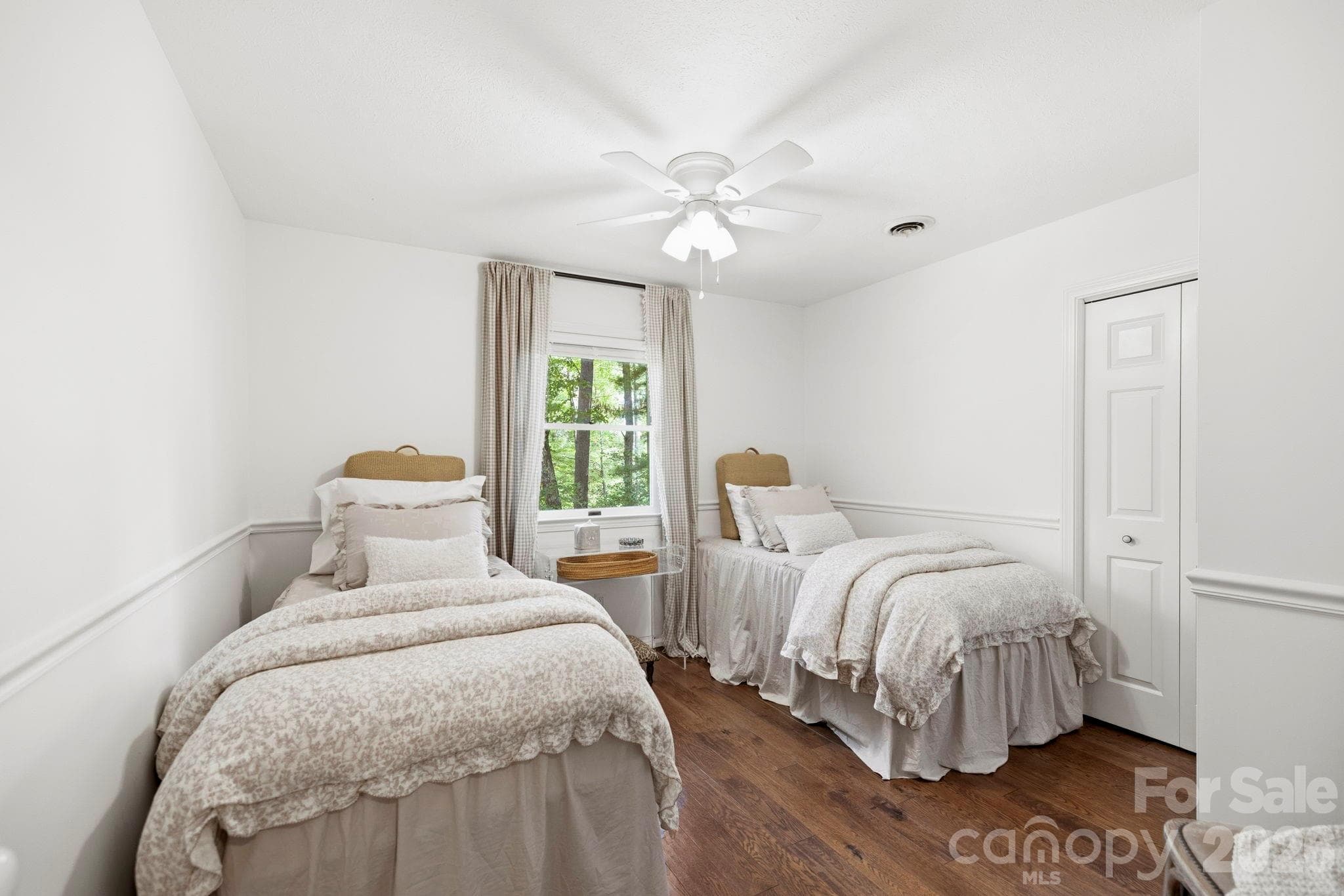 Single Family Residence at Hendersonville, photo 33 of 41