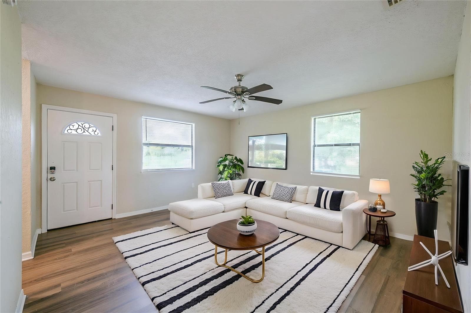 Virtually Staged - 523 CARVER BLVD, ORLANDO