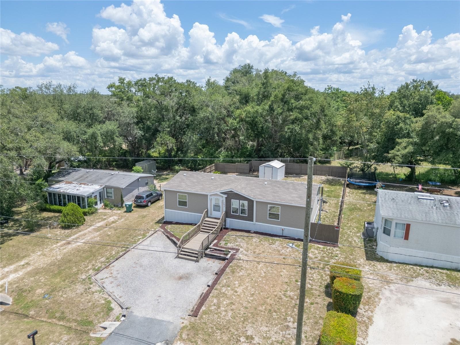 Manufactured Home at 242 SKYLINE DR, LADY LAKE, photo 4 of 34
