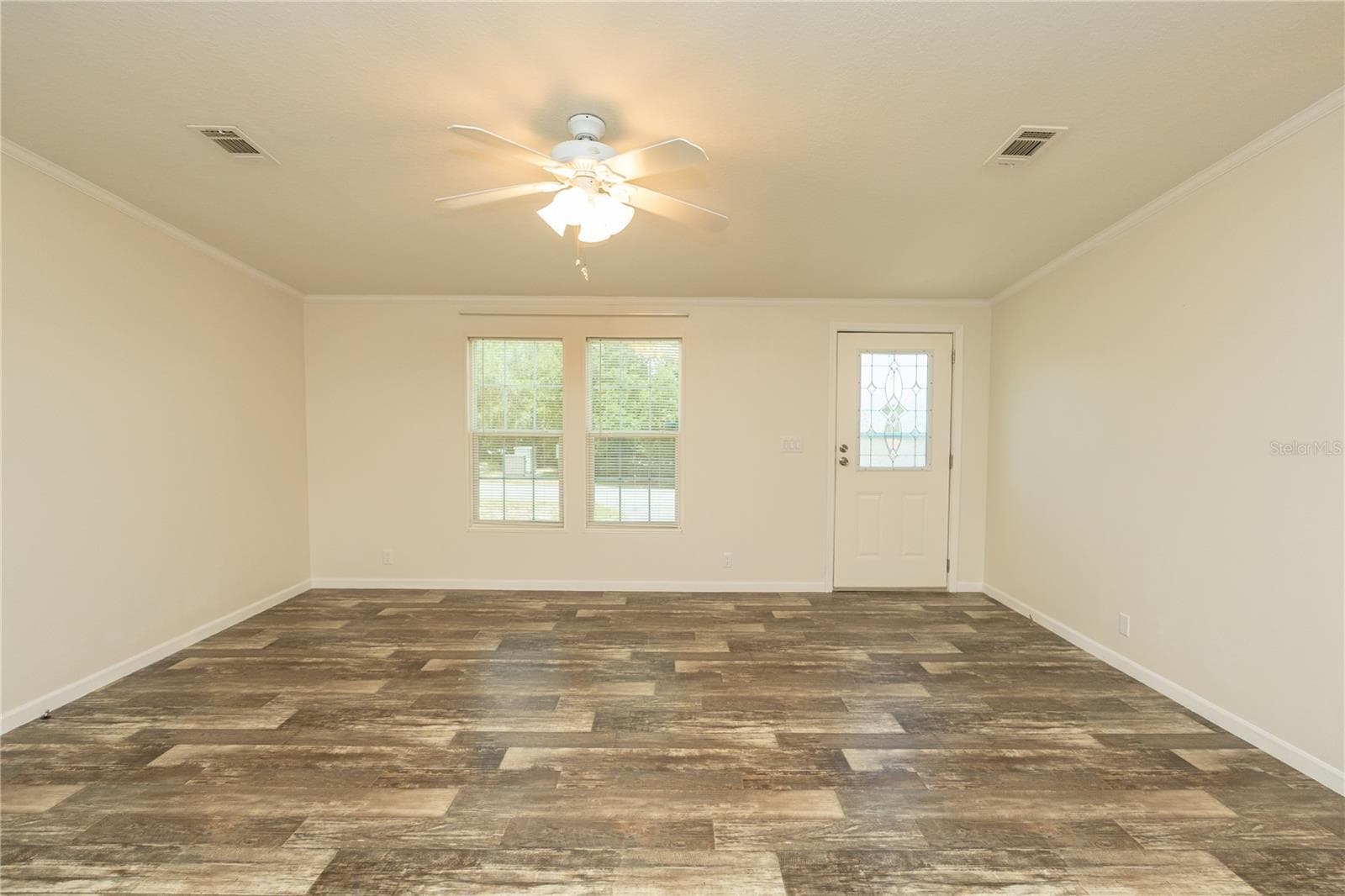 Manufactured Home at 242 SKYLINE DR, LADY LAKE, photo 6 of 34