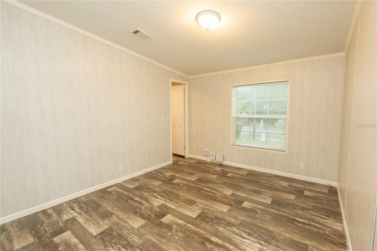 Manufactured Home at 242 SKYLINE DR, LADY LAKE, photo 11 of 34