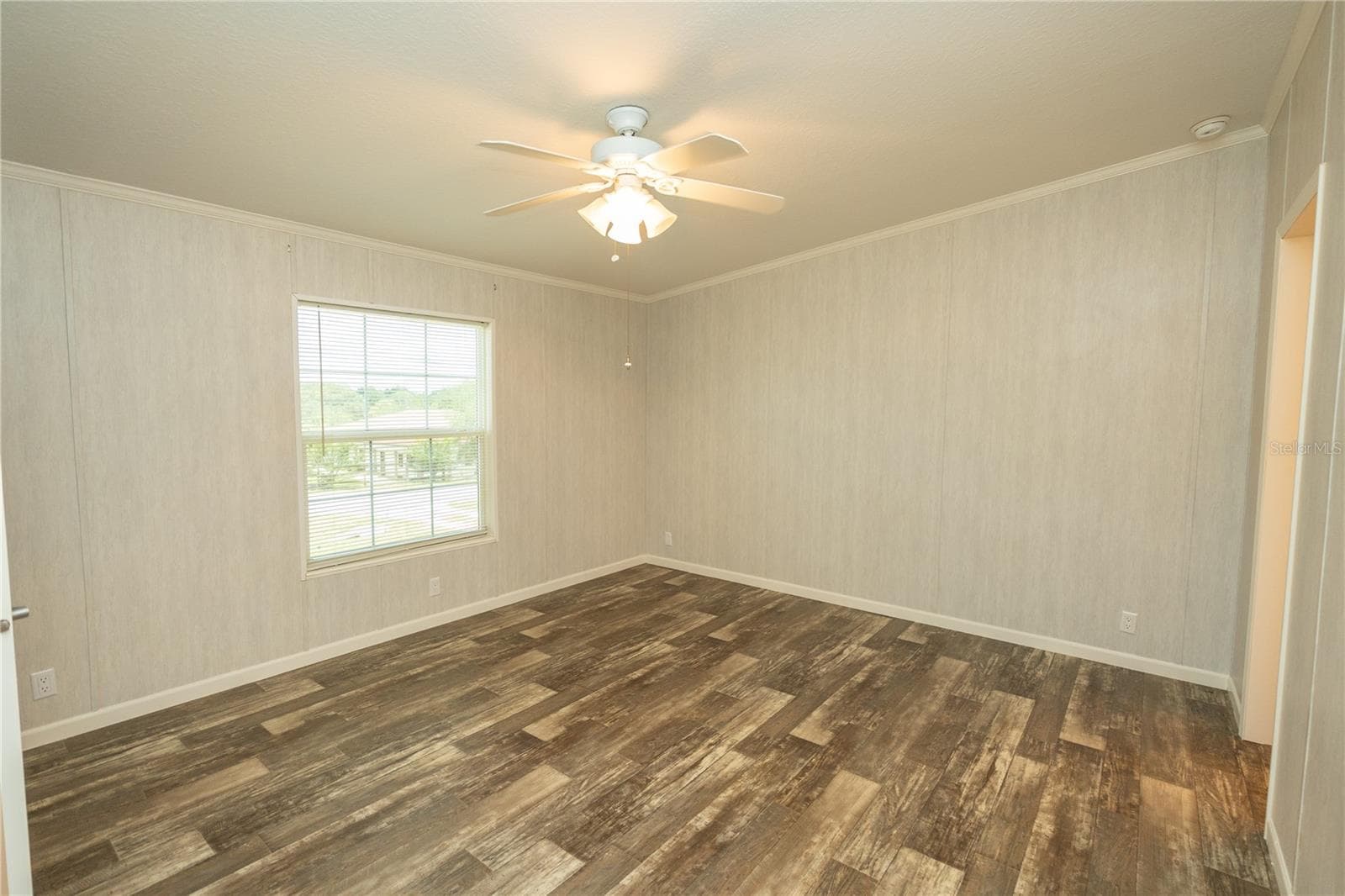 Manufactured Home at 242 SKYLINE DR, LADY LAKE, photo 17 of 34