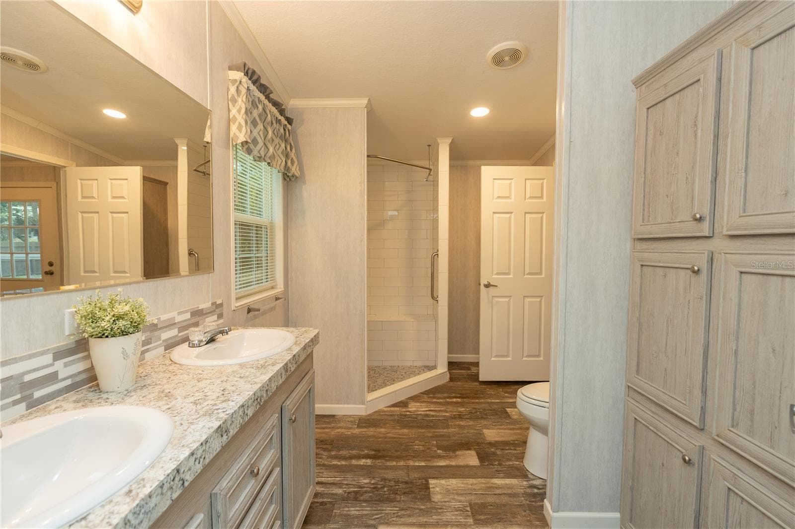 Manufactured Home at 242 SKYLINE DR, LADY LAKE, photo 20 of 34