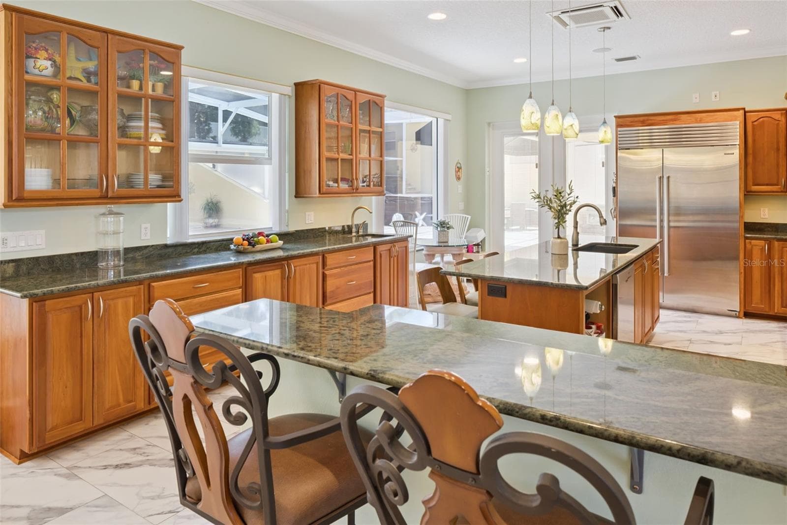 Chef's kitchen with granite & two sinks - 12128 LAKESHORE DR, CLERMONT