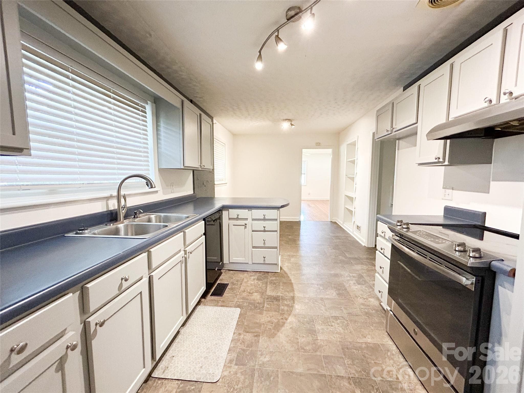 Kitchen - Shelby