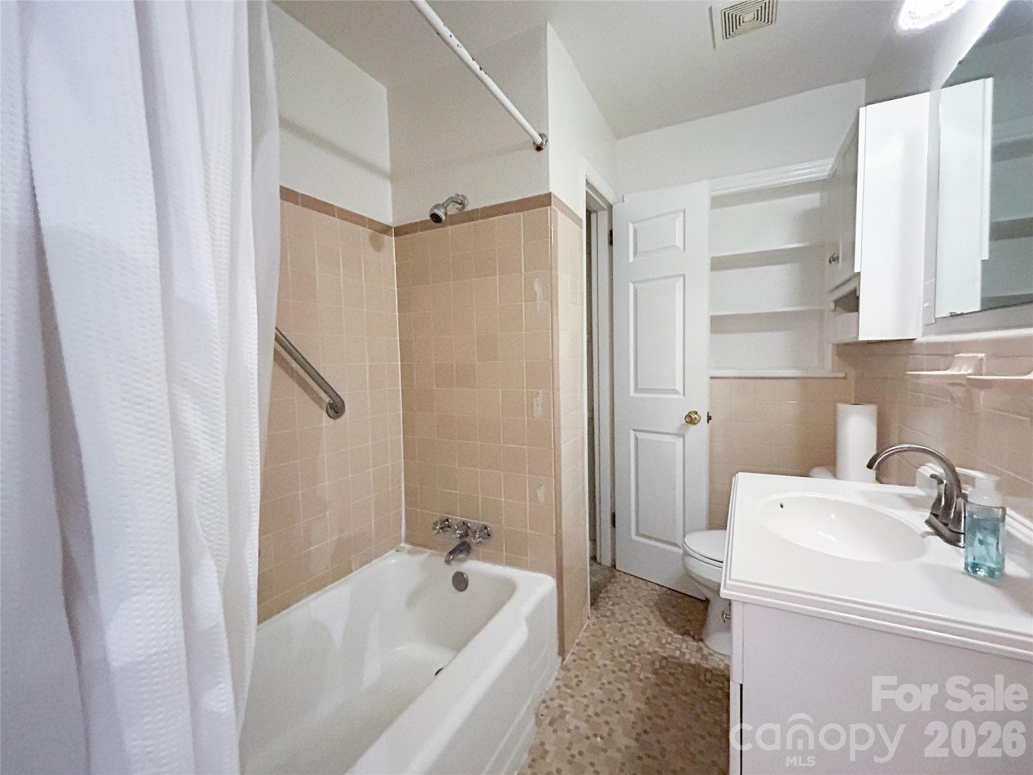 Bathroom - Shelby