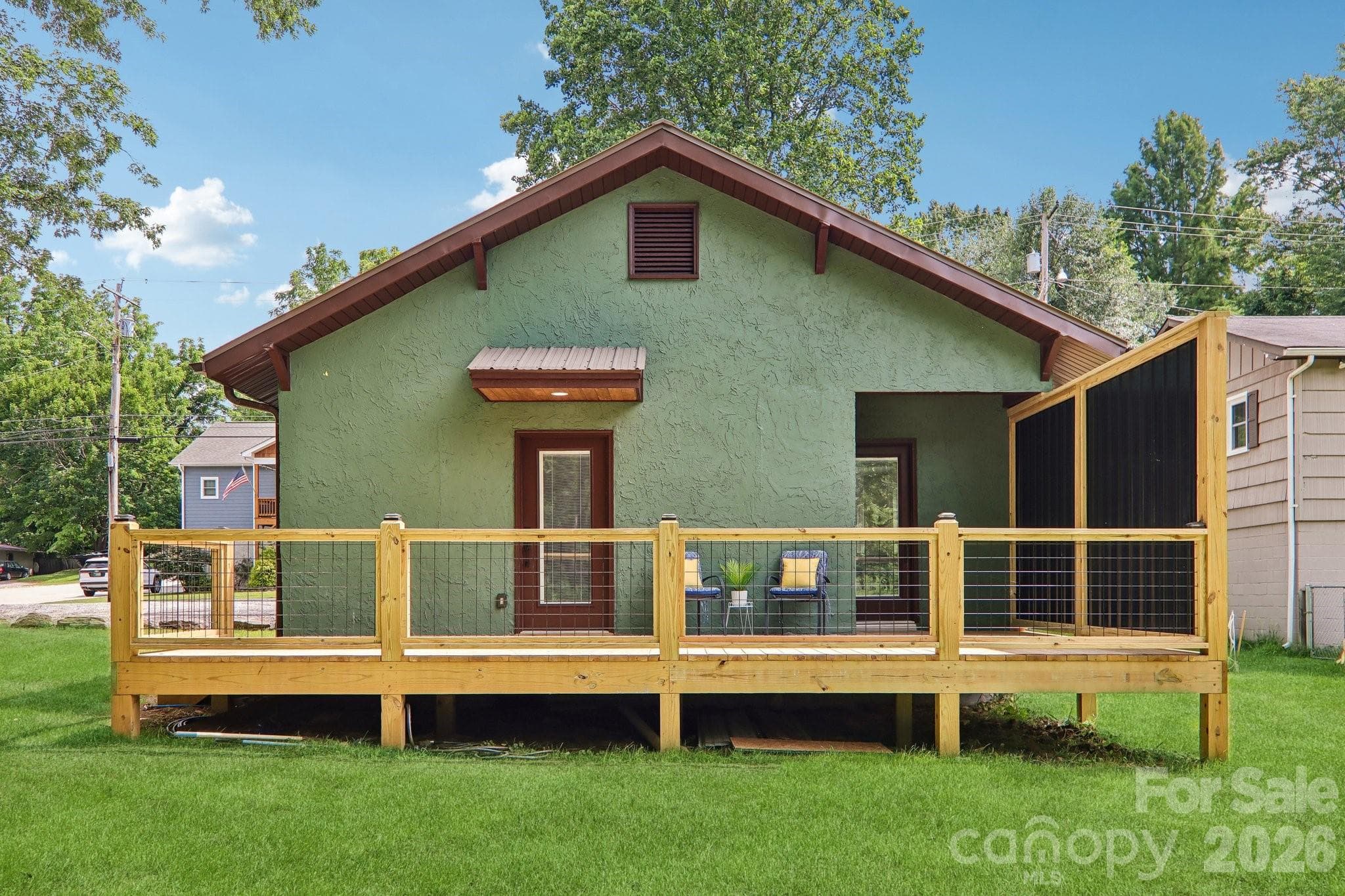 Large back deck - Waynesville