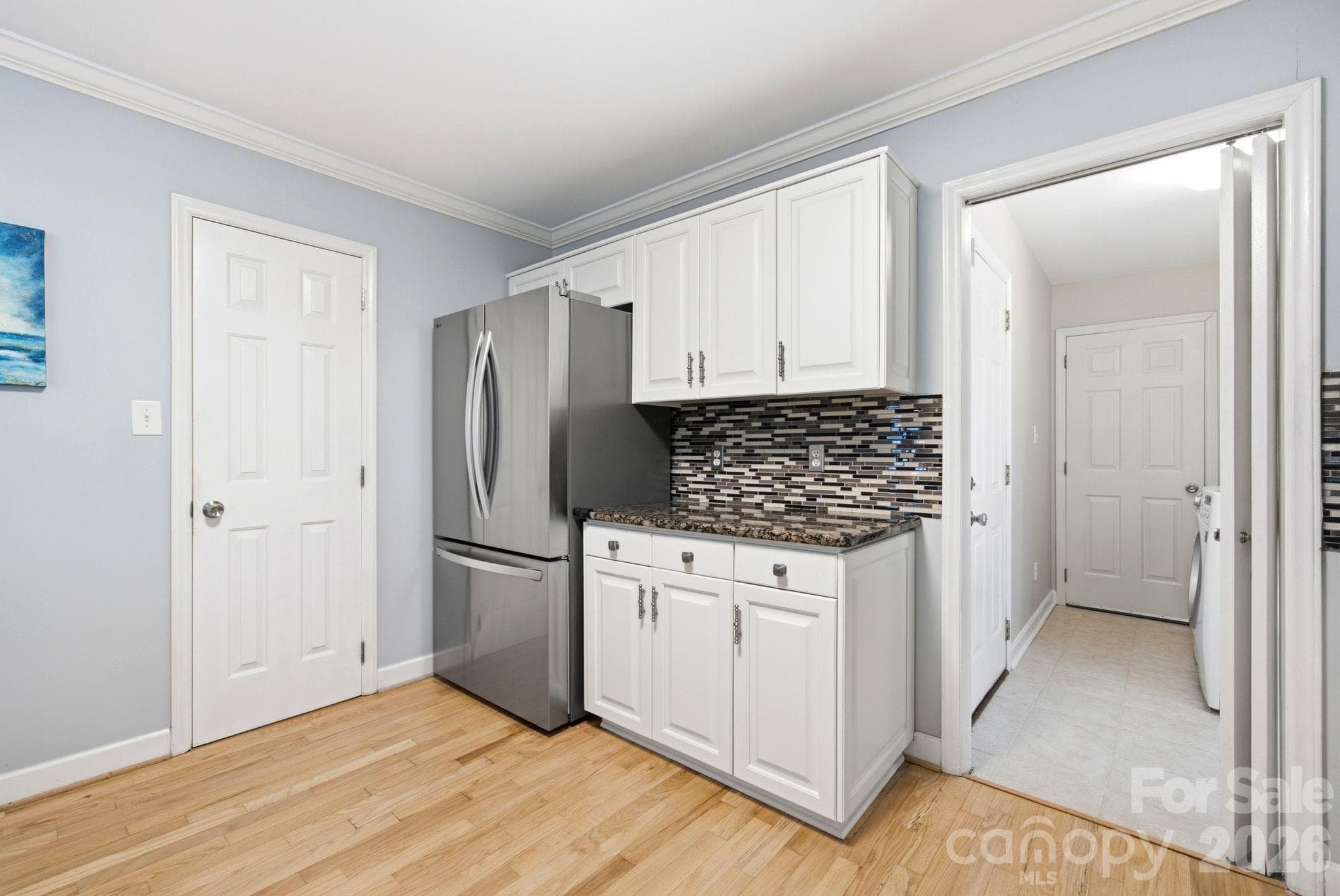 Granite countertops, glass tile backsplash and walk in pantry. Plenty of storage and countertop space - 503 Wyre Forest Court, Charlotte