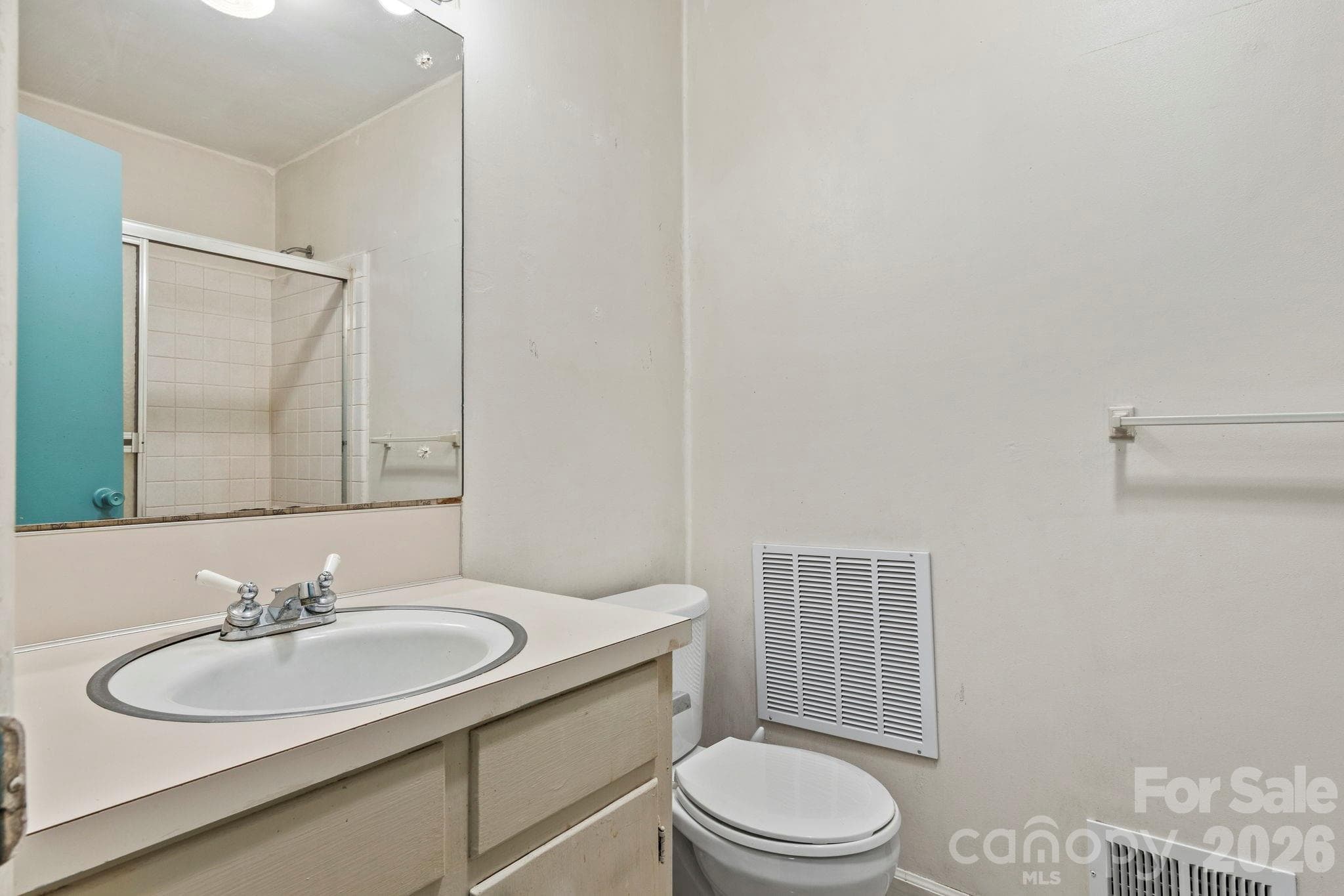 Hall Bathroom - 2951 7th Street Drive NE, Hickory