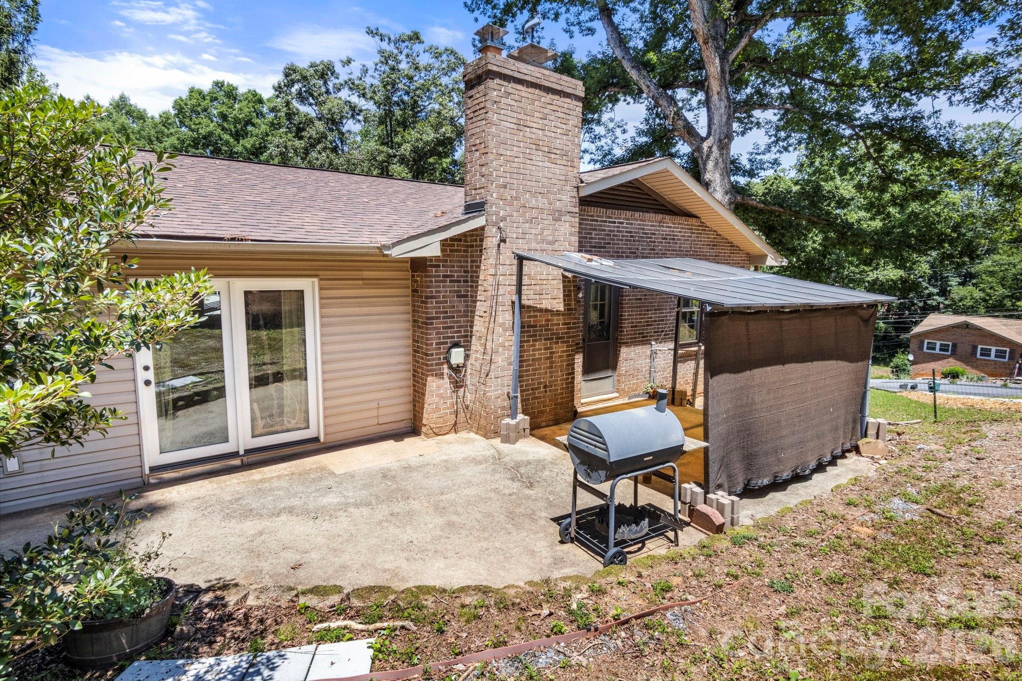 Side Patio area - 2951 7th Street Drive NE, Hickory
