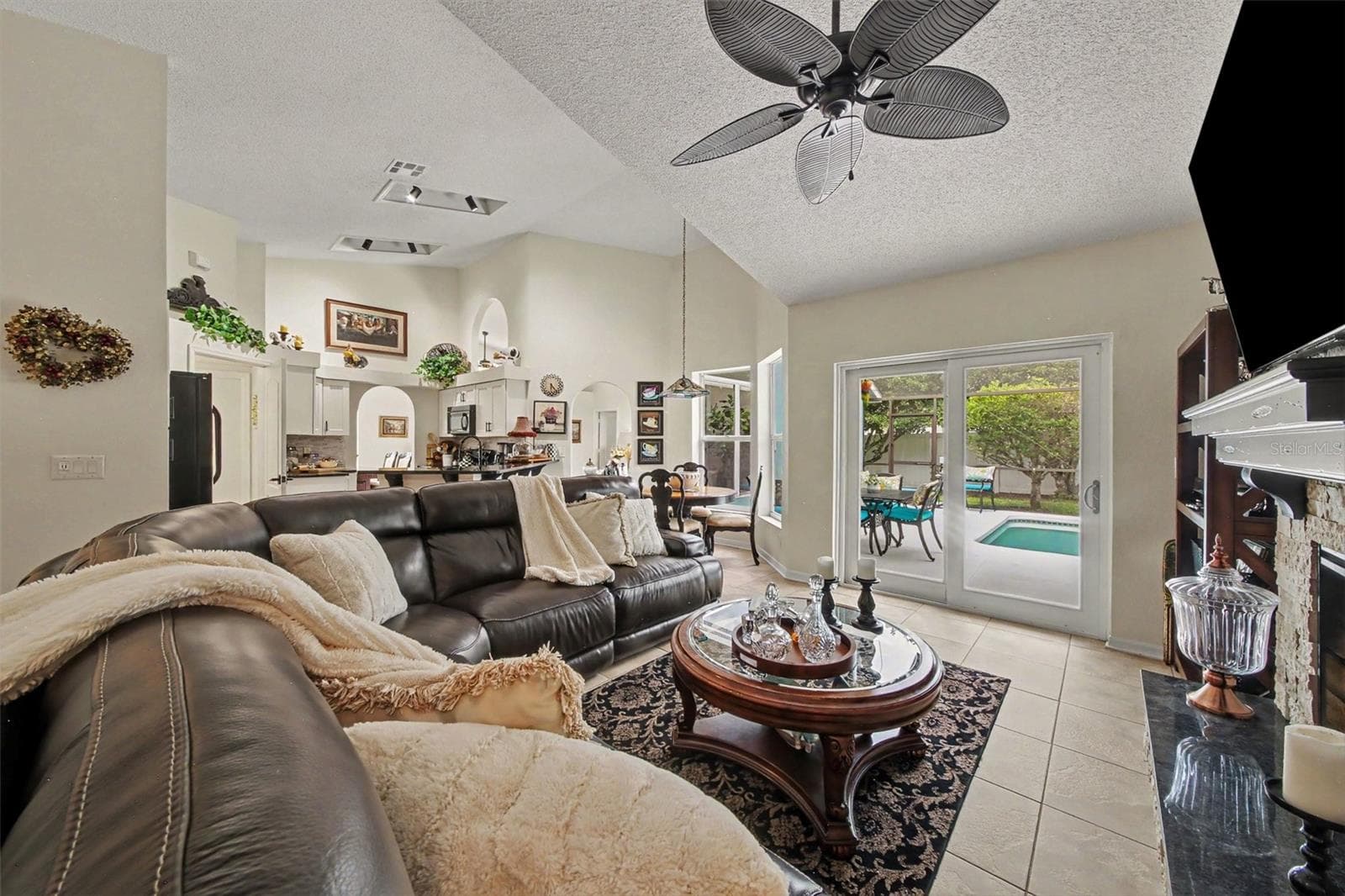 Family Room to Kitchen - 1986 CRYSTAL DOWNS CT, OVIEDO