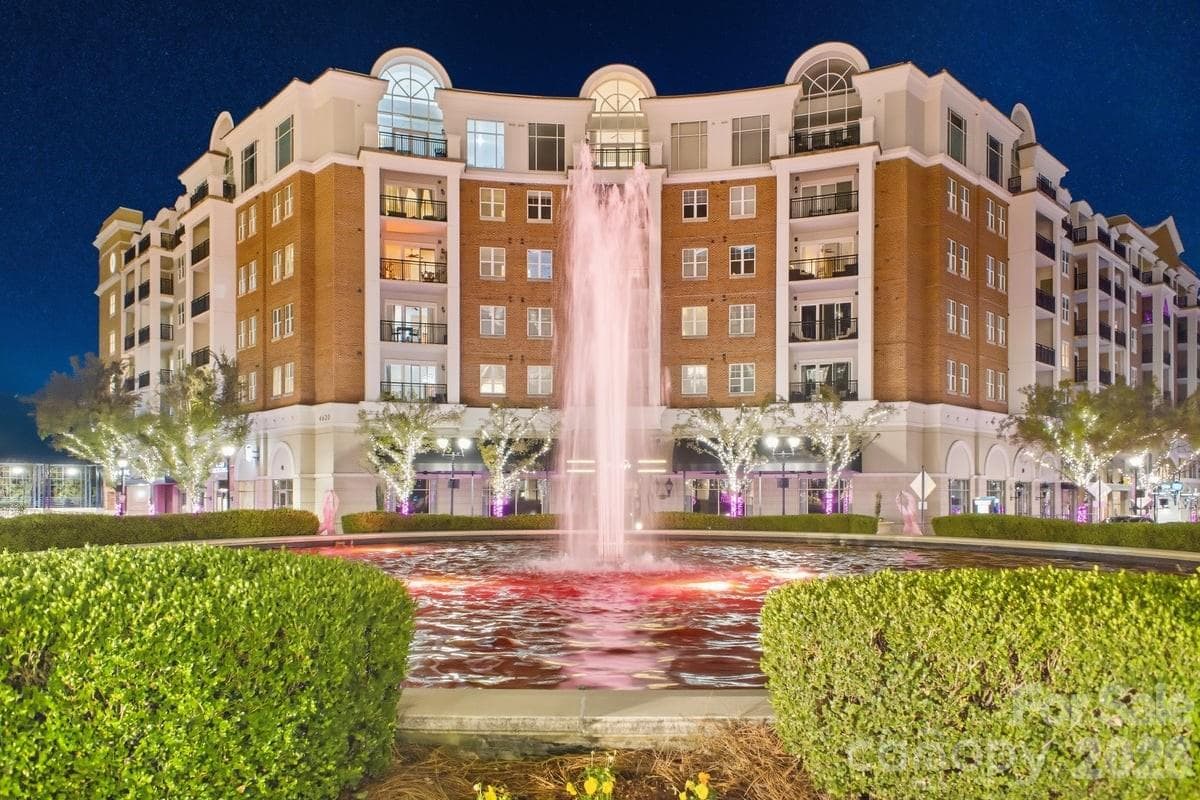 Condominium at Charlotte, photo 2 of 43