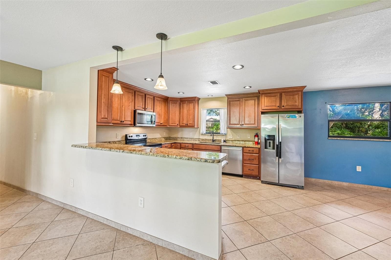 Single Family Residence at 3304 SWAAN LN, SARASOTA, photo 10 of 32