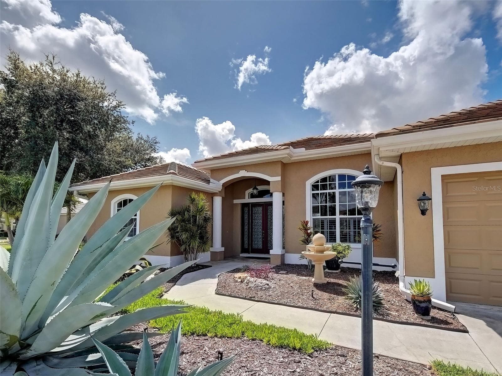 Single Family Residence at 311 WILD PINE WAY, VENICE, photo 4 of 86