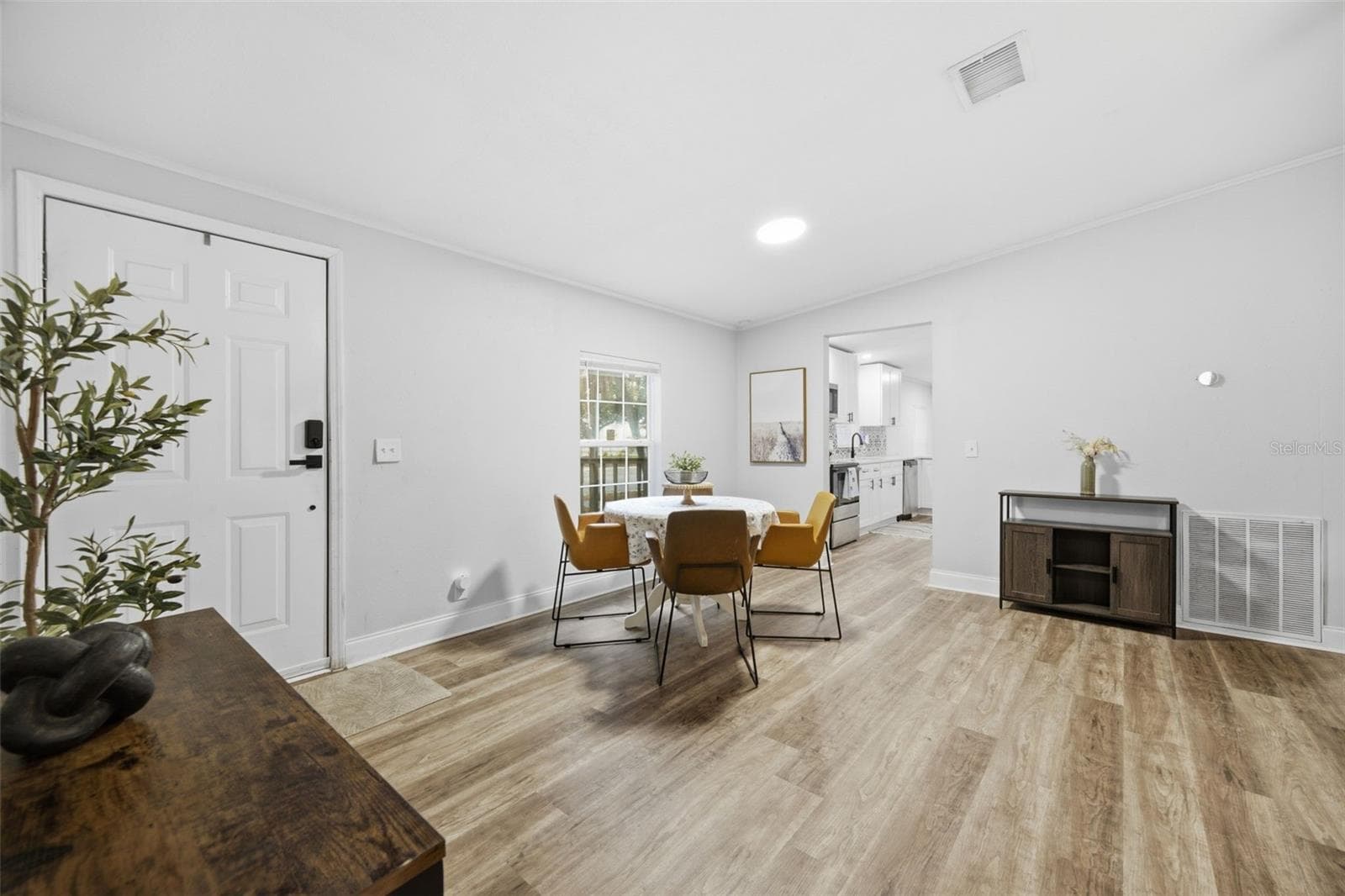Single Family Residence at 5203 N MENDENHALL DR, TAMPA, photo 15 of 42