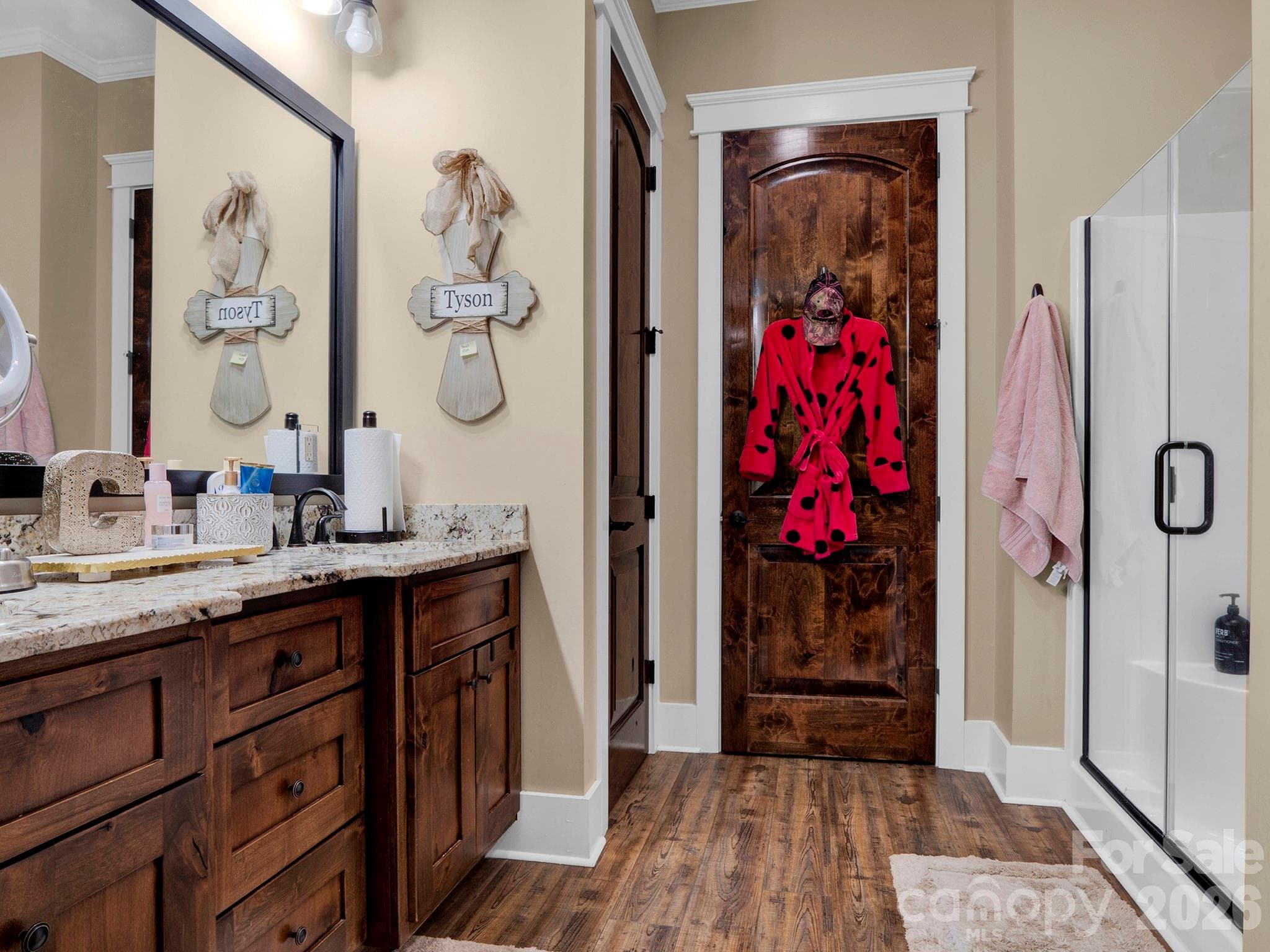 Master Bathroom - Peachland