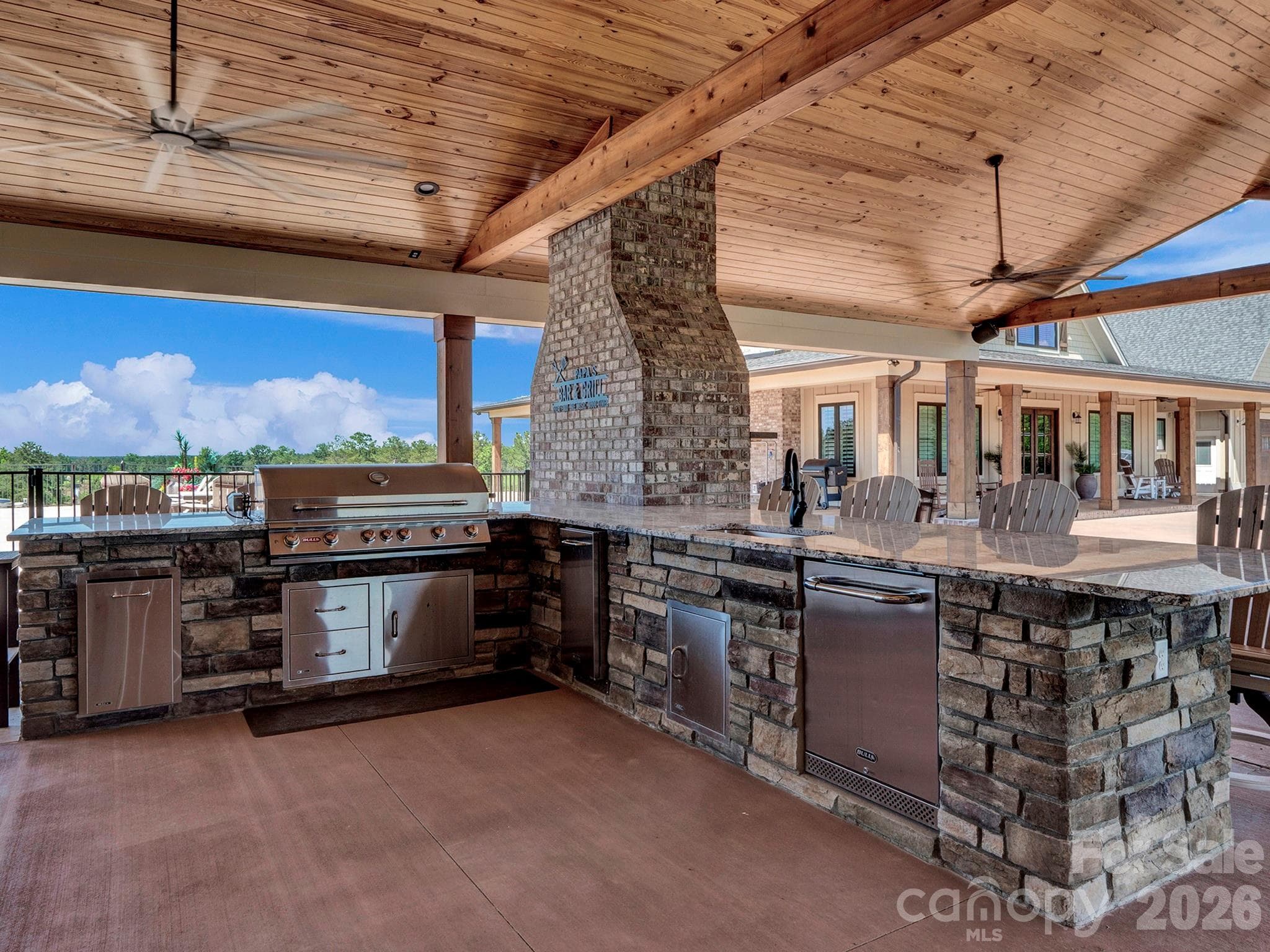 Outdoor Kitchen - Peachland