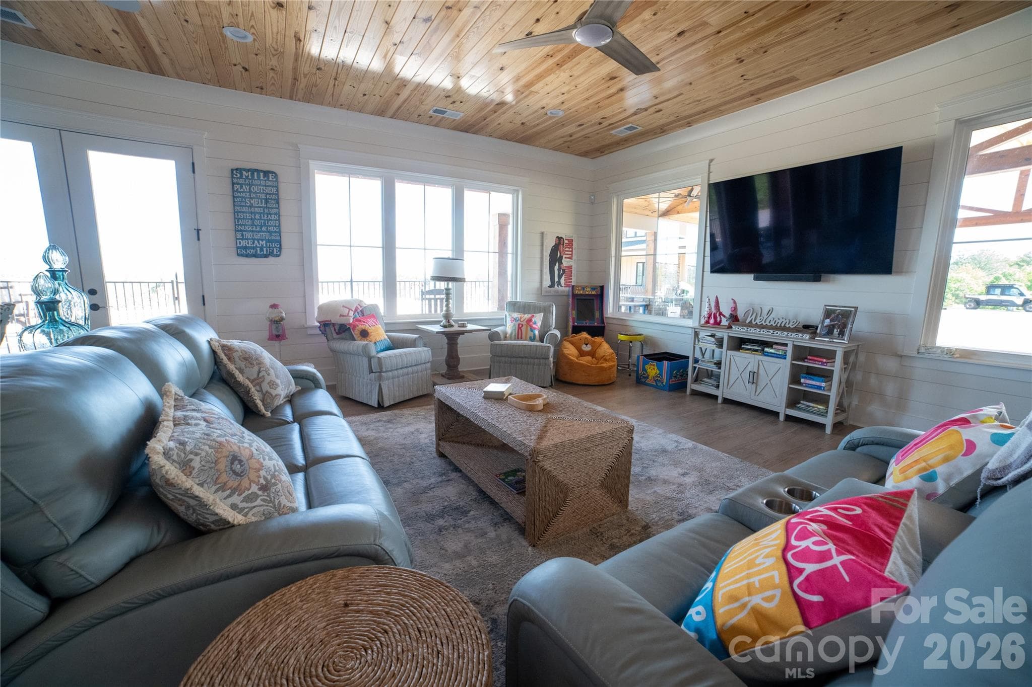 Pool House - Peachland