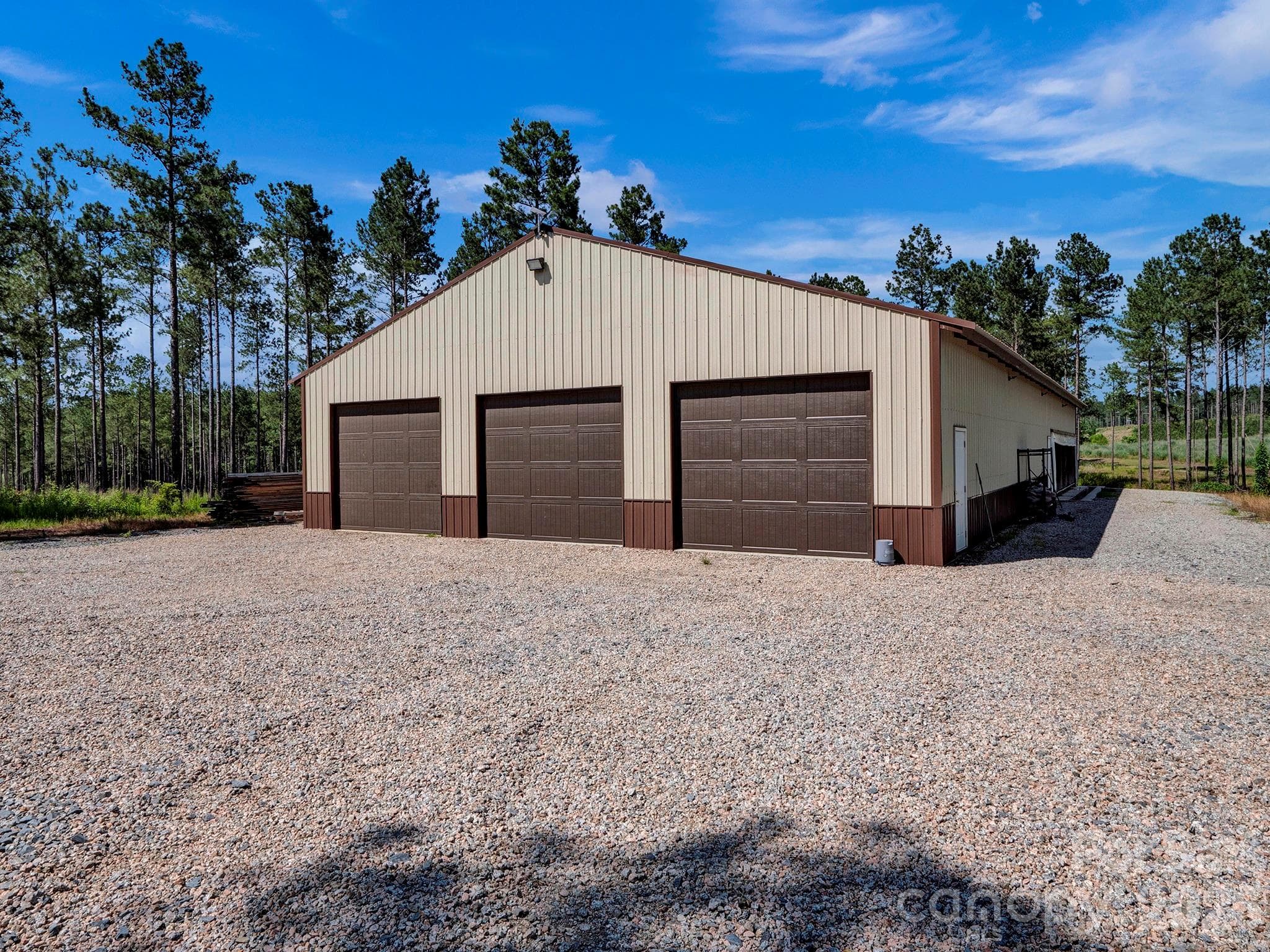 Storage Shed & Dog Kennel - Peachland