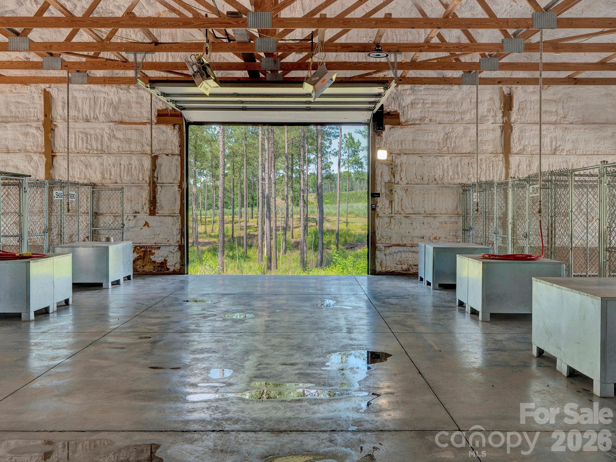 Dog Kennel - Peachland